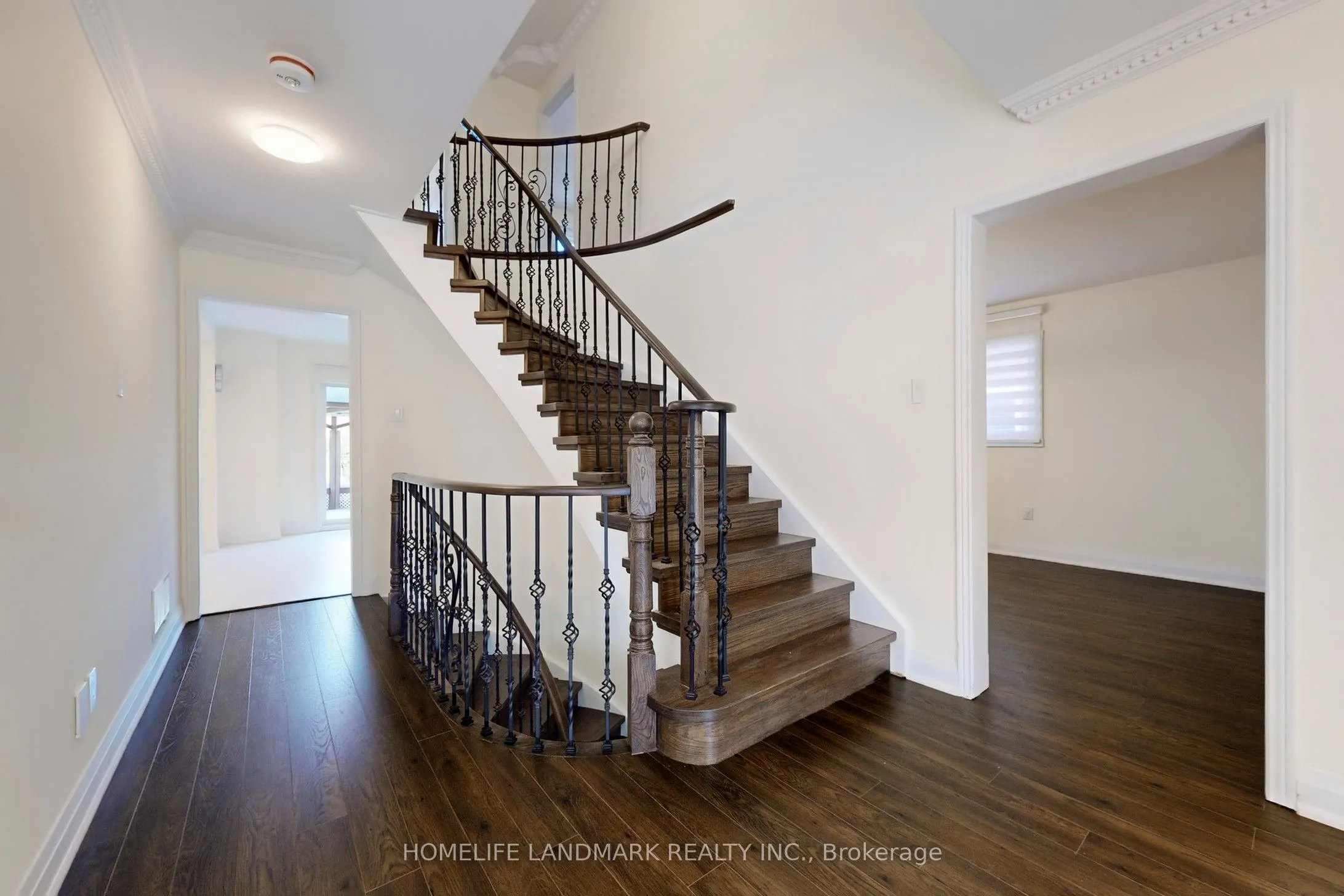 2587 Credit Valley Road