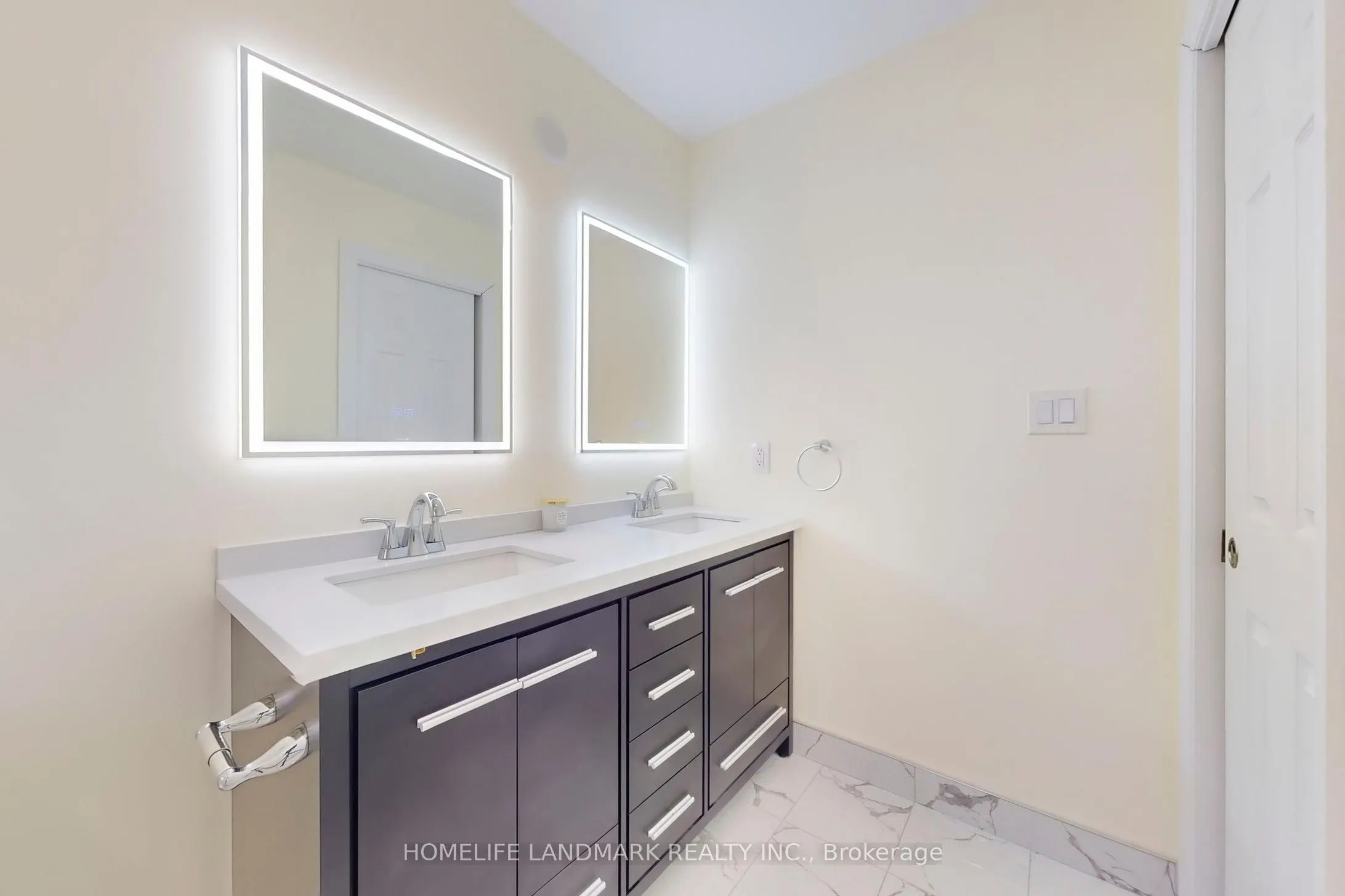 2587 Credit Valley Road