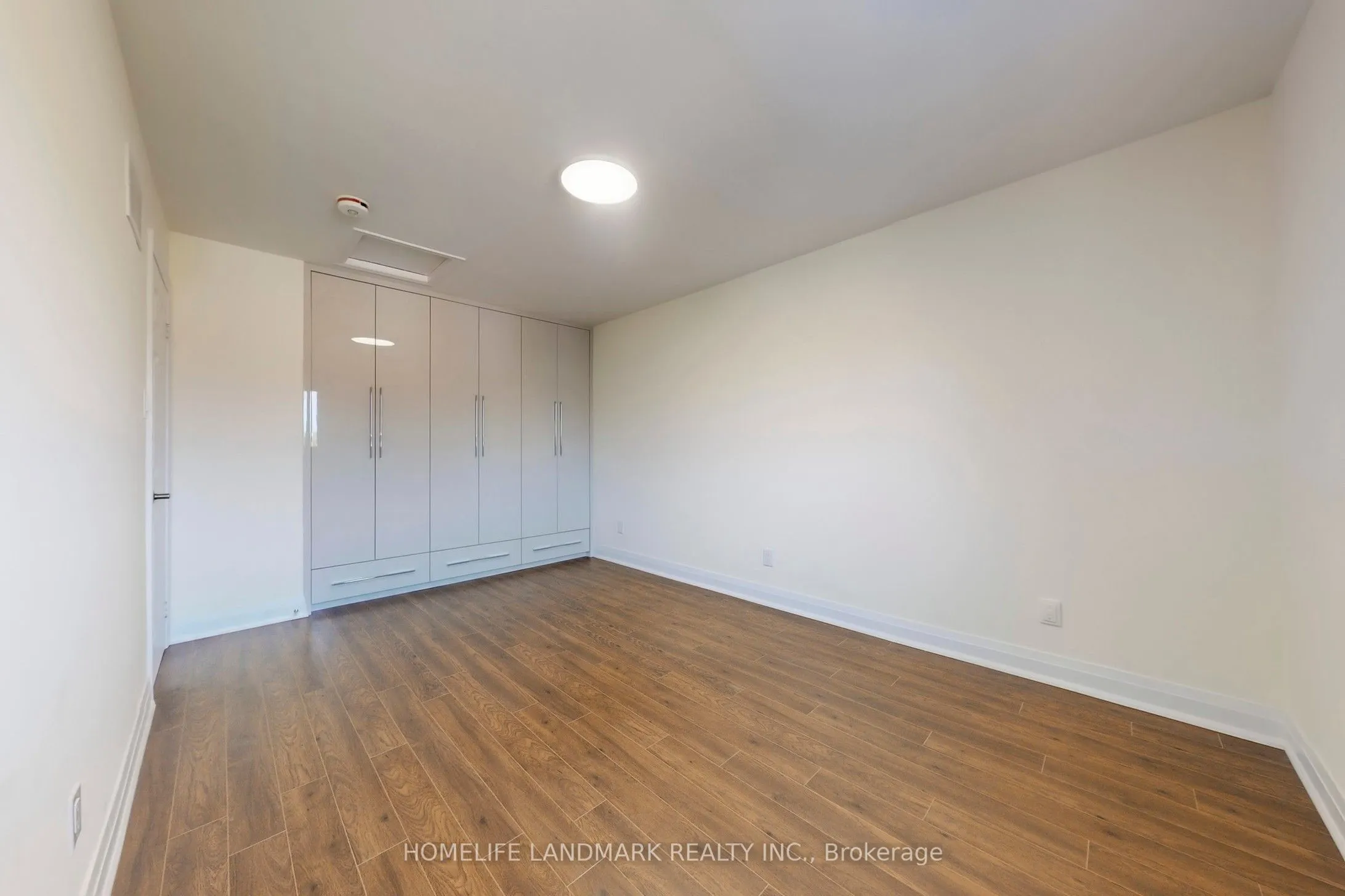 2587 Credit Valley Road