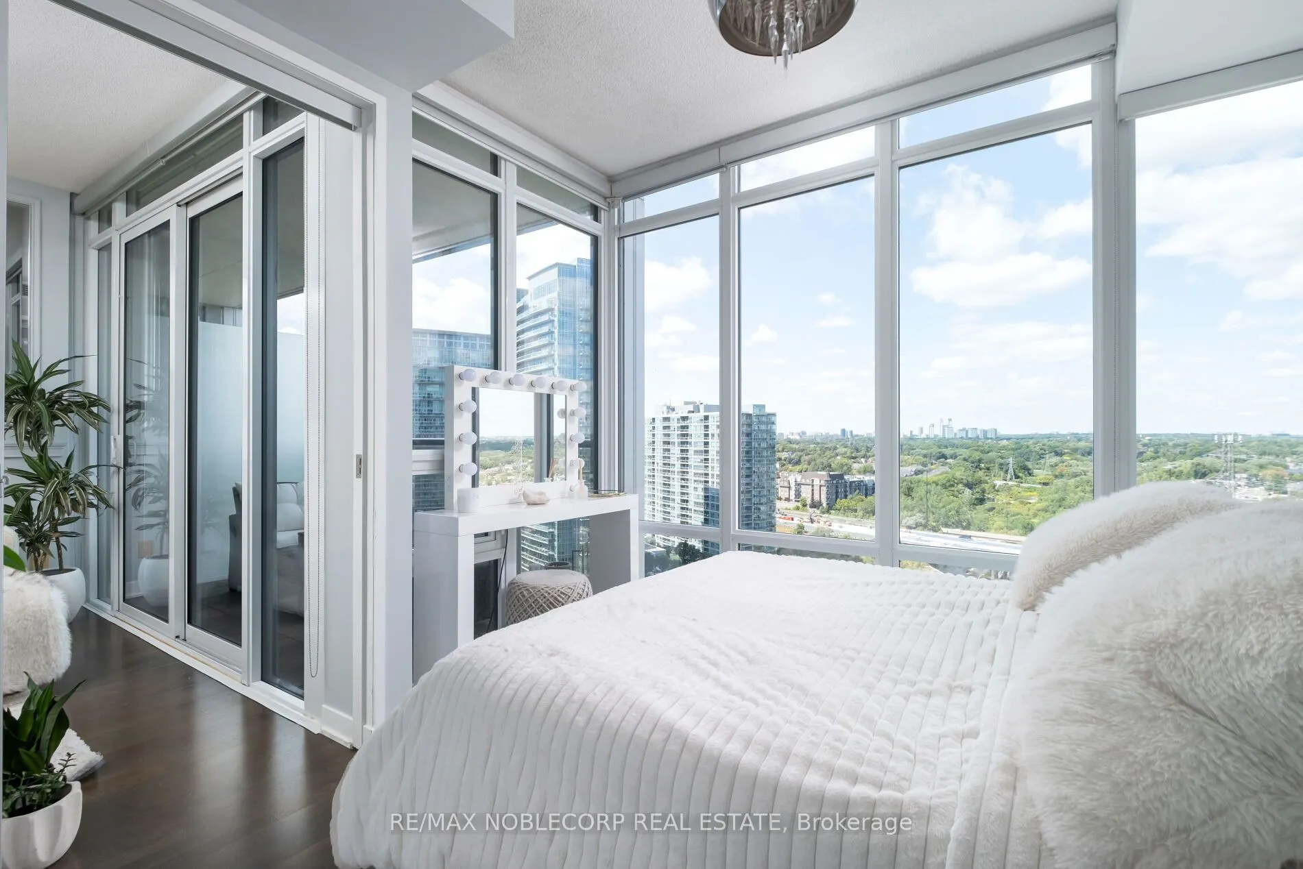 88 Park Lawn Road, #2212