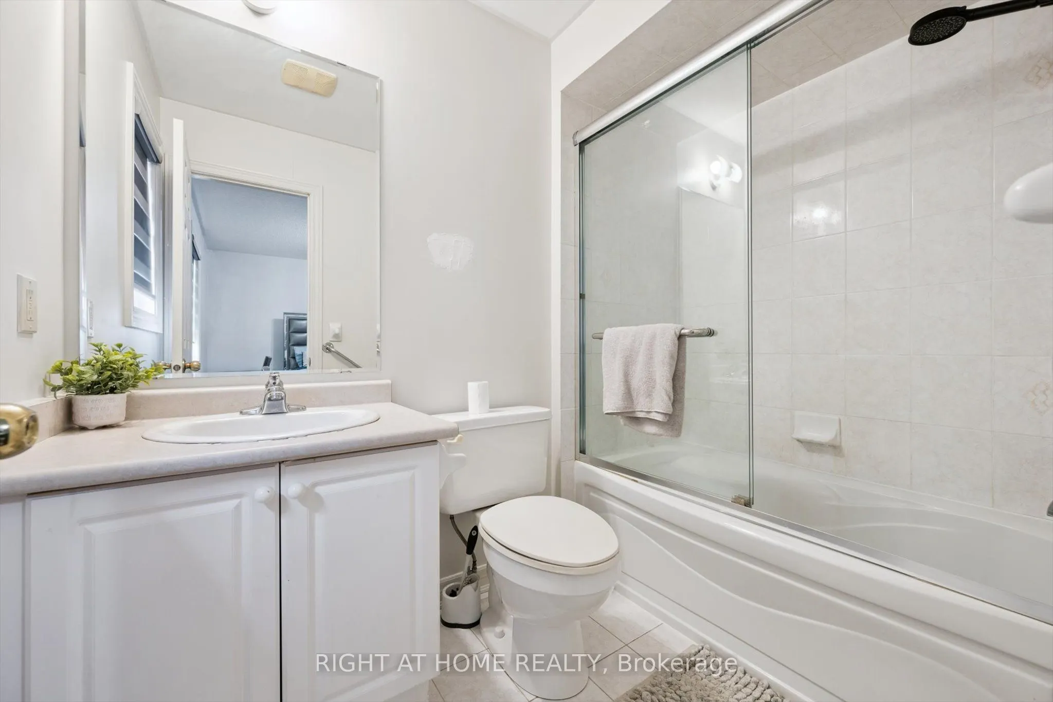 38 Cape Dorset Crescent