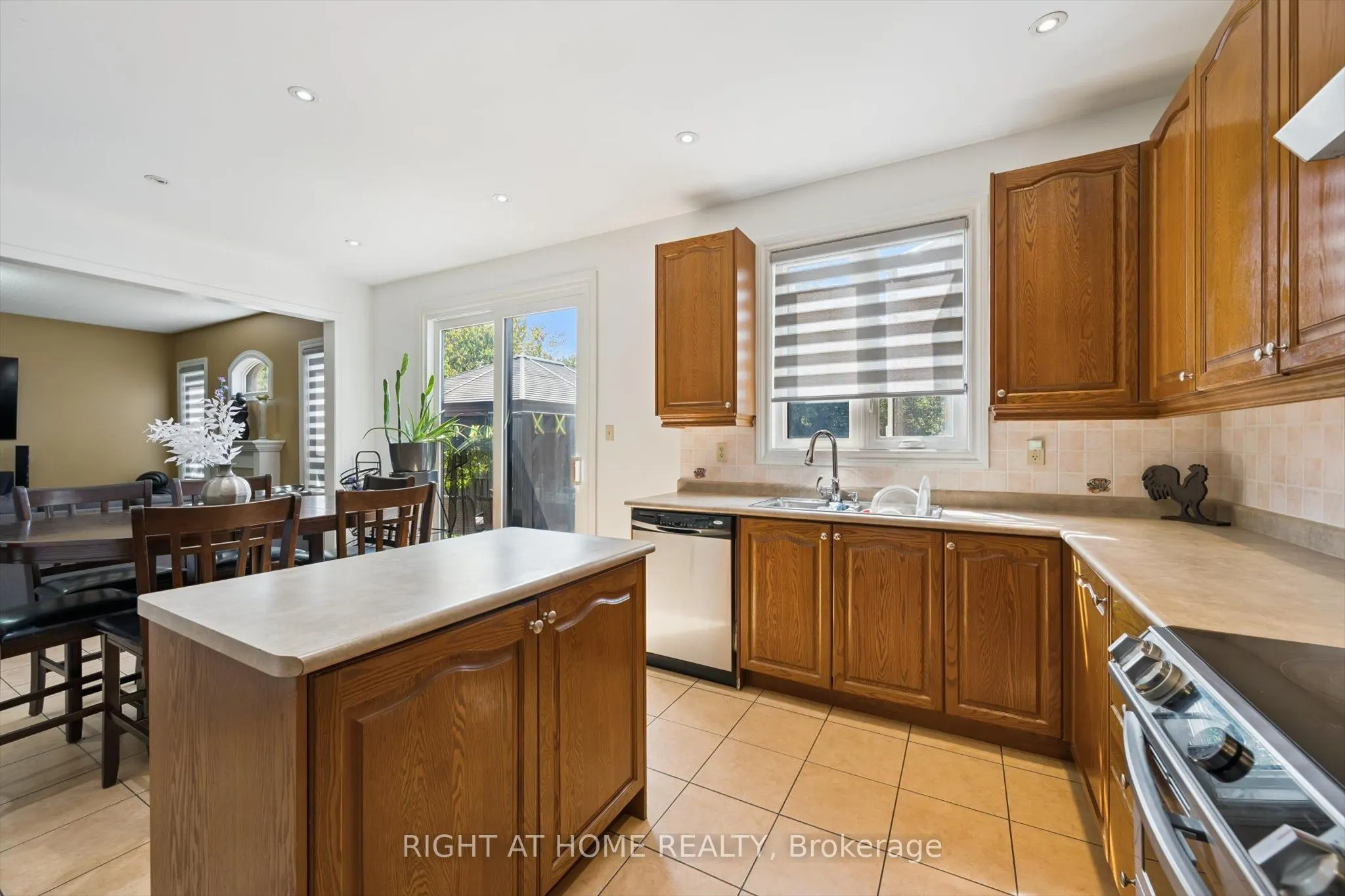 38 Cape Dorset Crescent