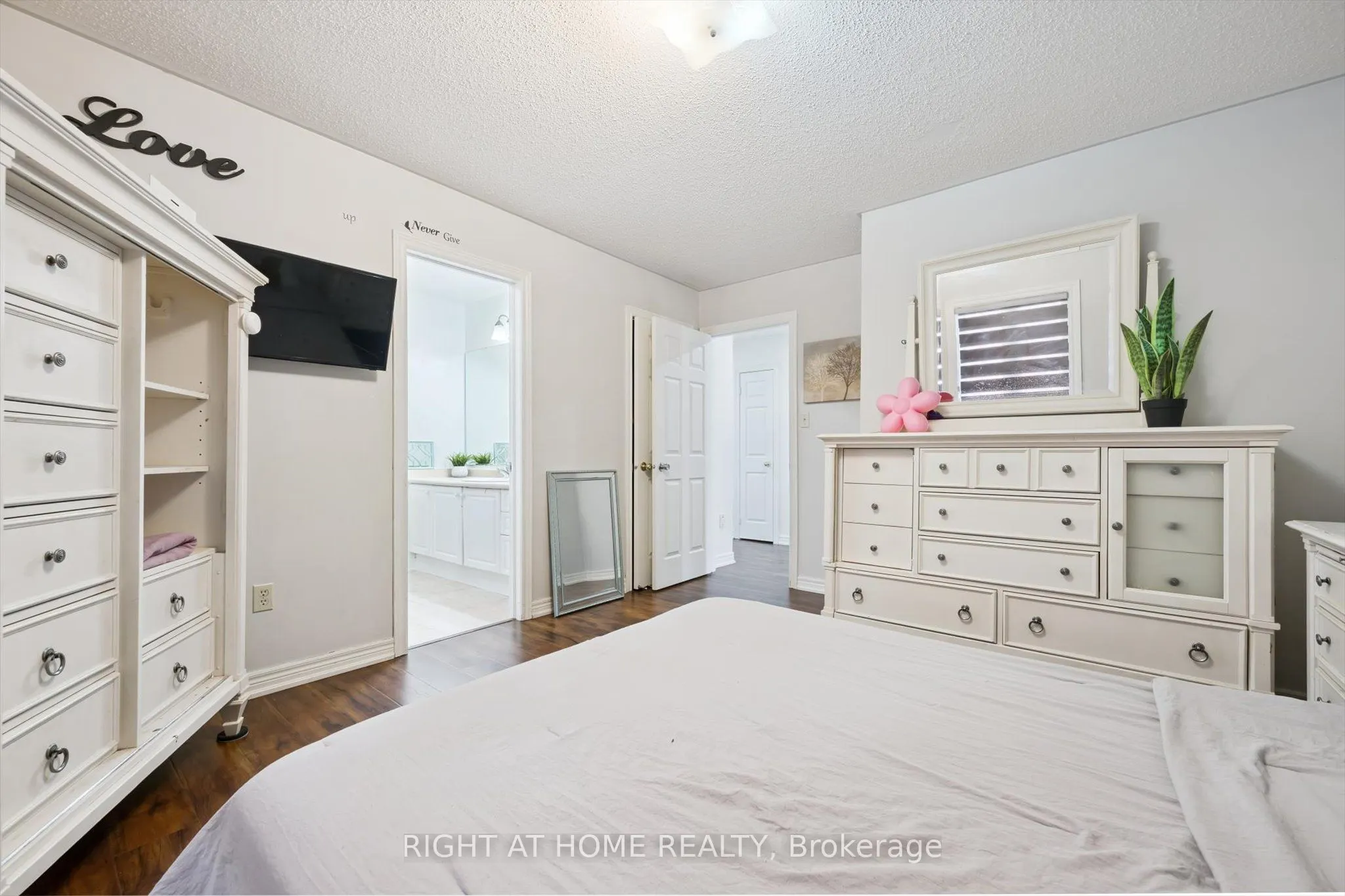 38 Cape Dorset Crescent