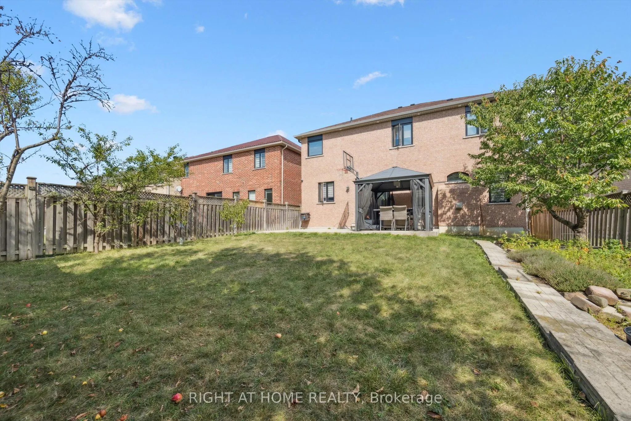 38 Cape Dorset Crescent
