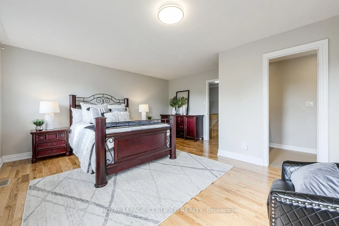 3306 Columbine Crescent