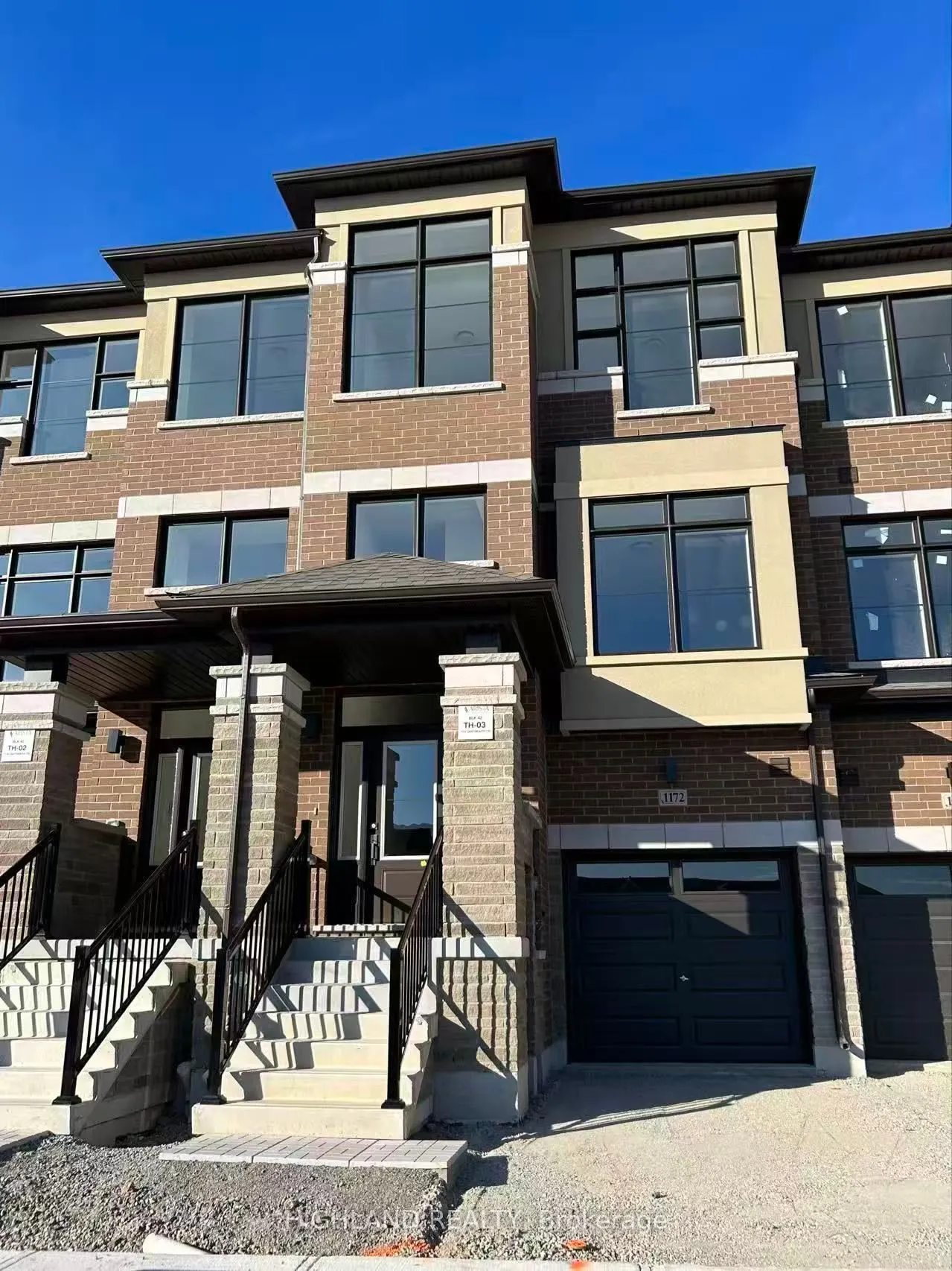 1172 Dartmouth Crescent