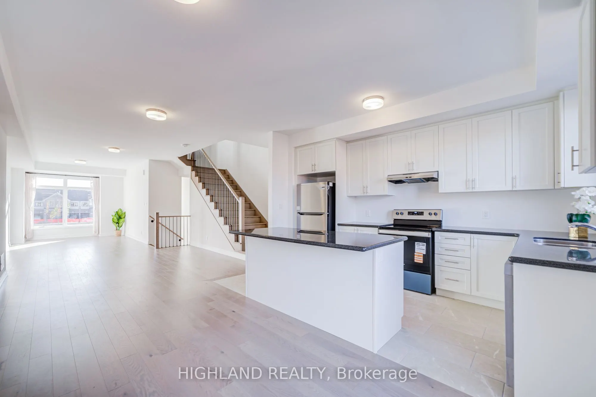 1172 Dartmouth Crescent