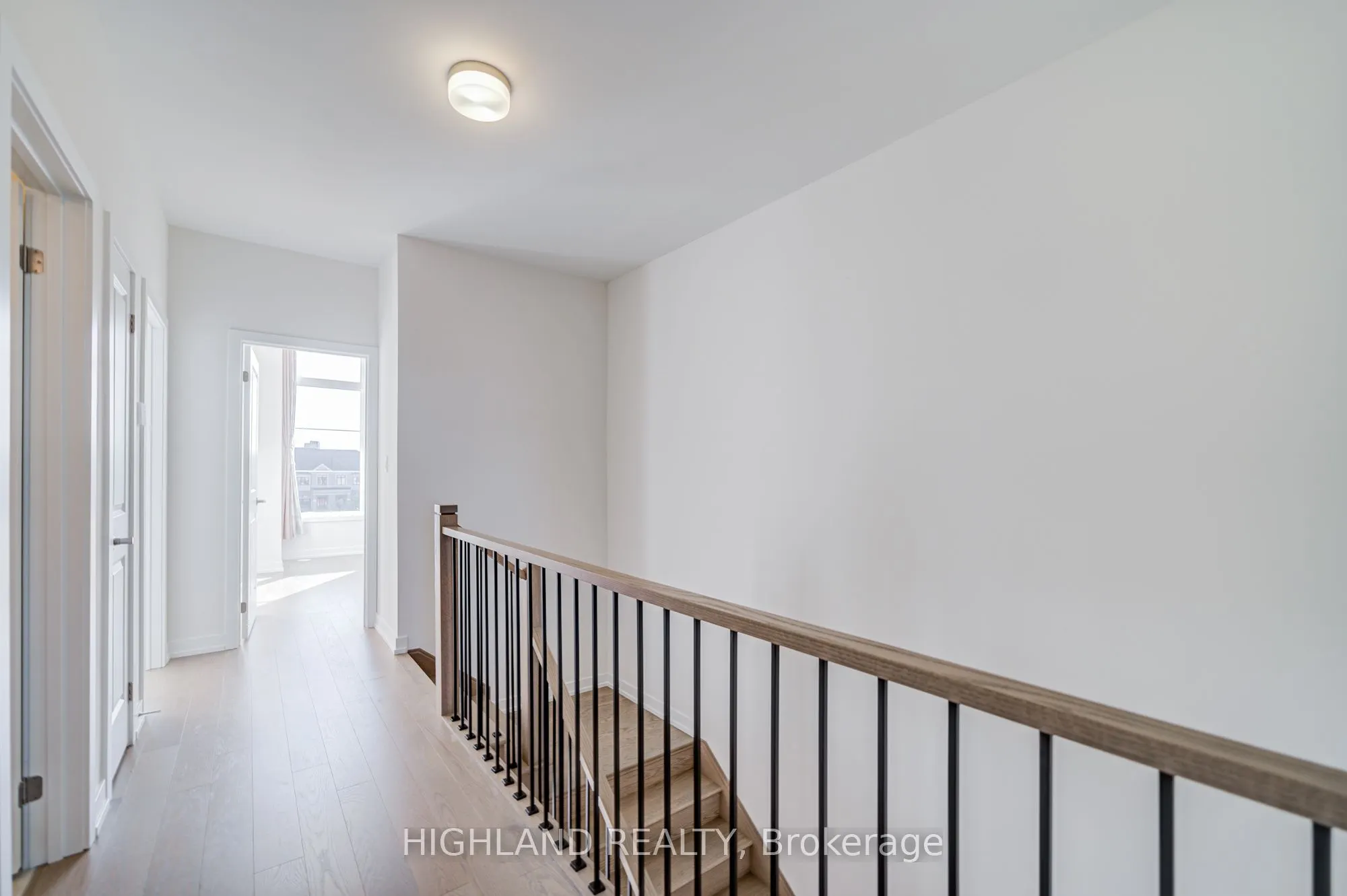 1172 Dartmouth Crescent