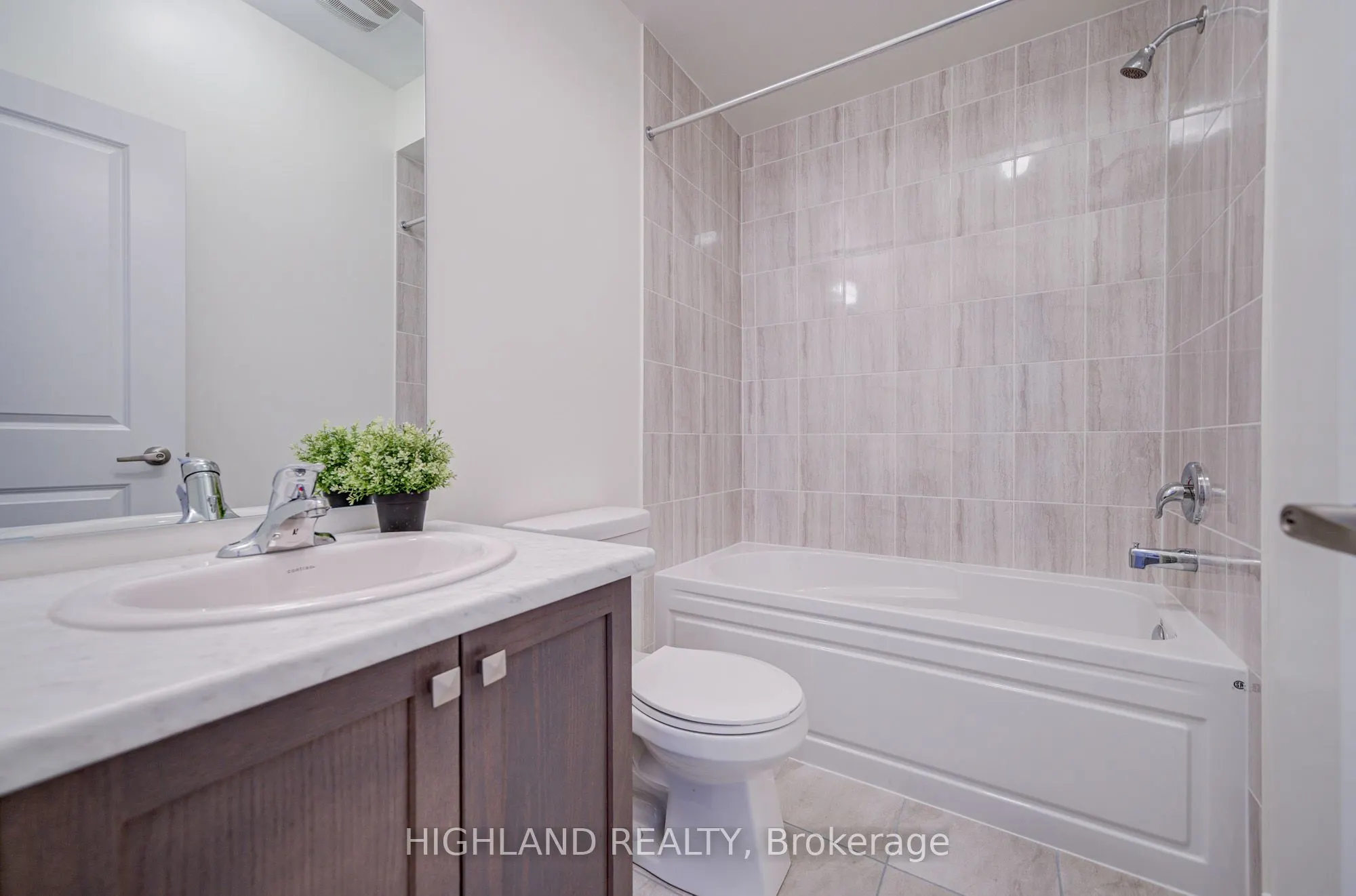 1172 Dartmouth Crescent