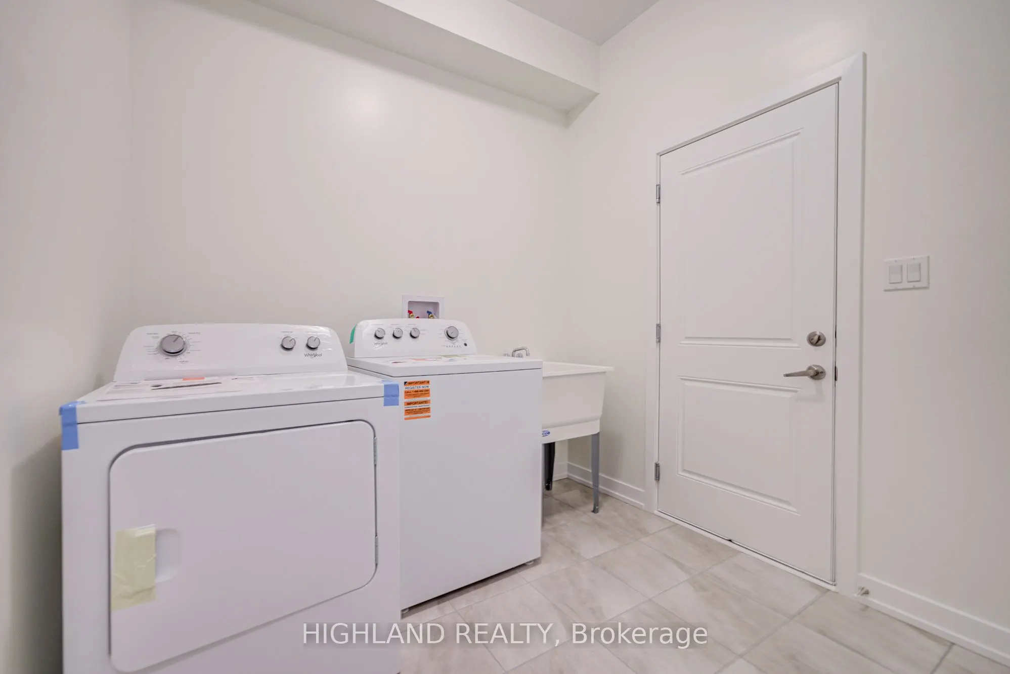 1172 Dartmouth Crescent