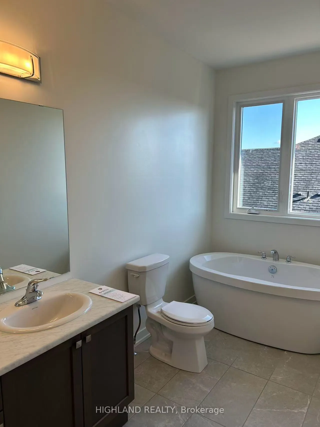 1172 Dartmouth Crescent