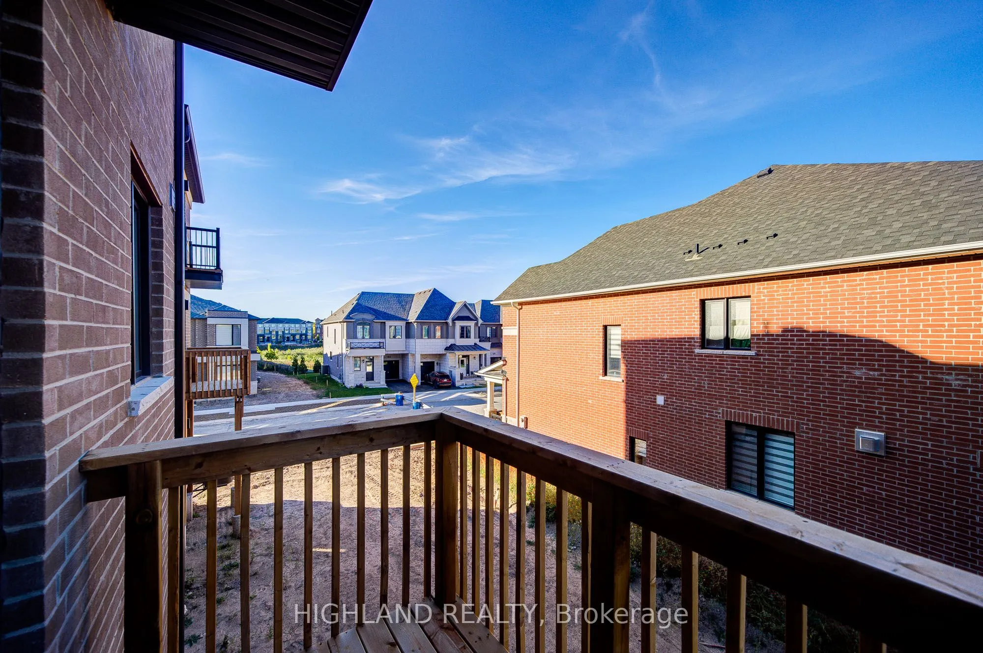 1172 Dartmouth Crescent