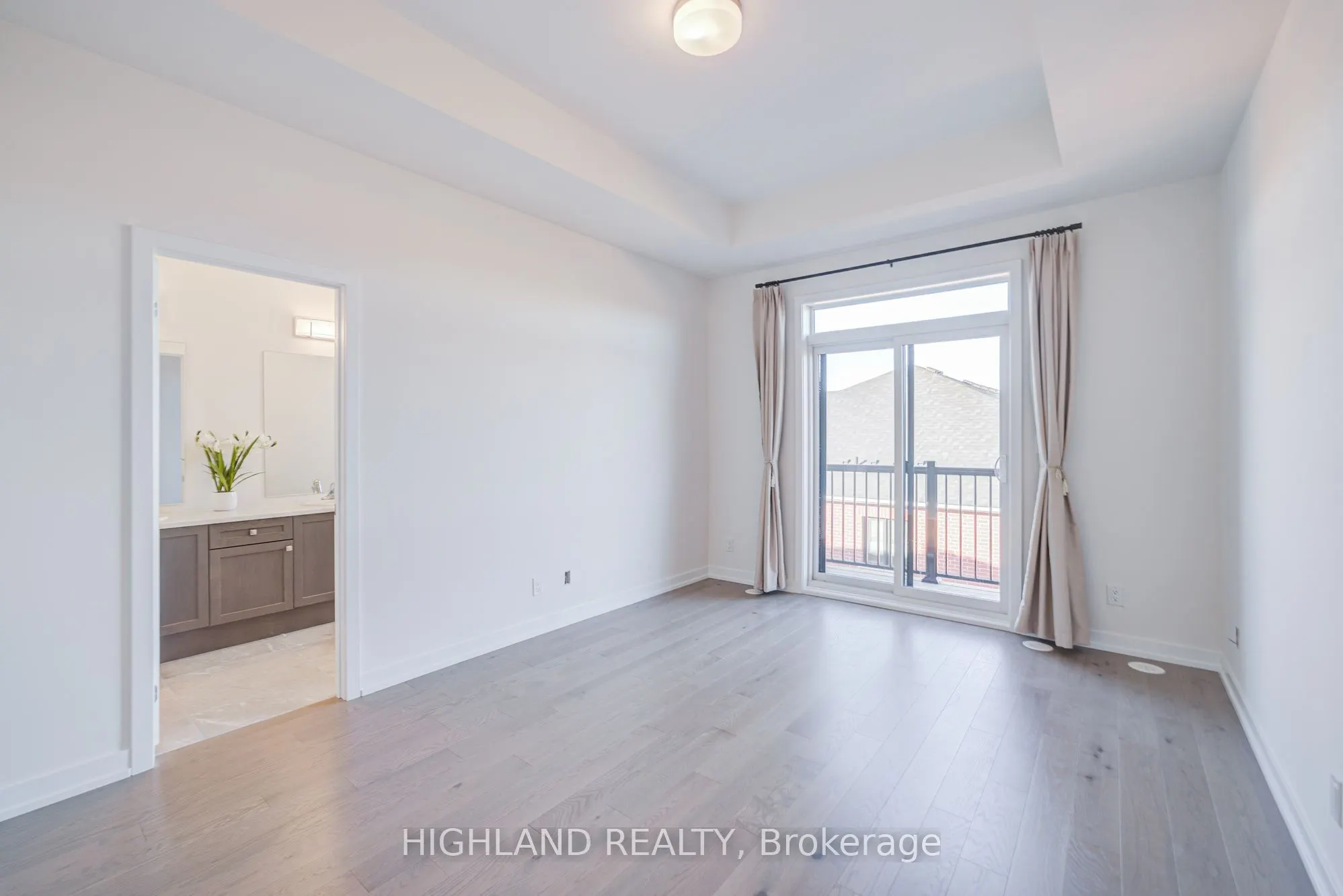 1172 Dartmouth Crescent