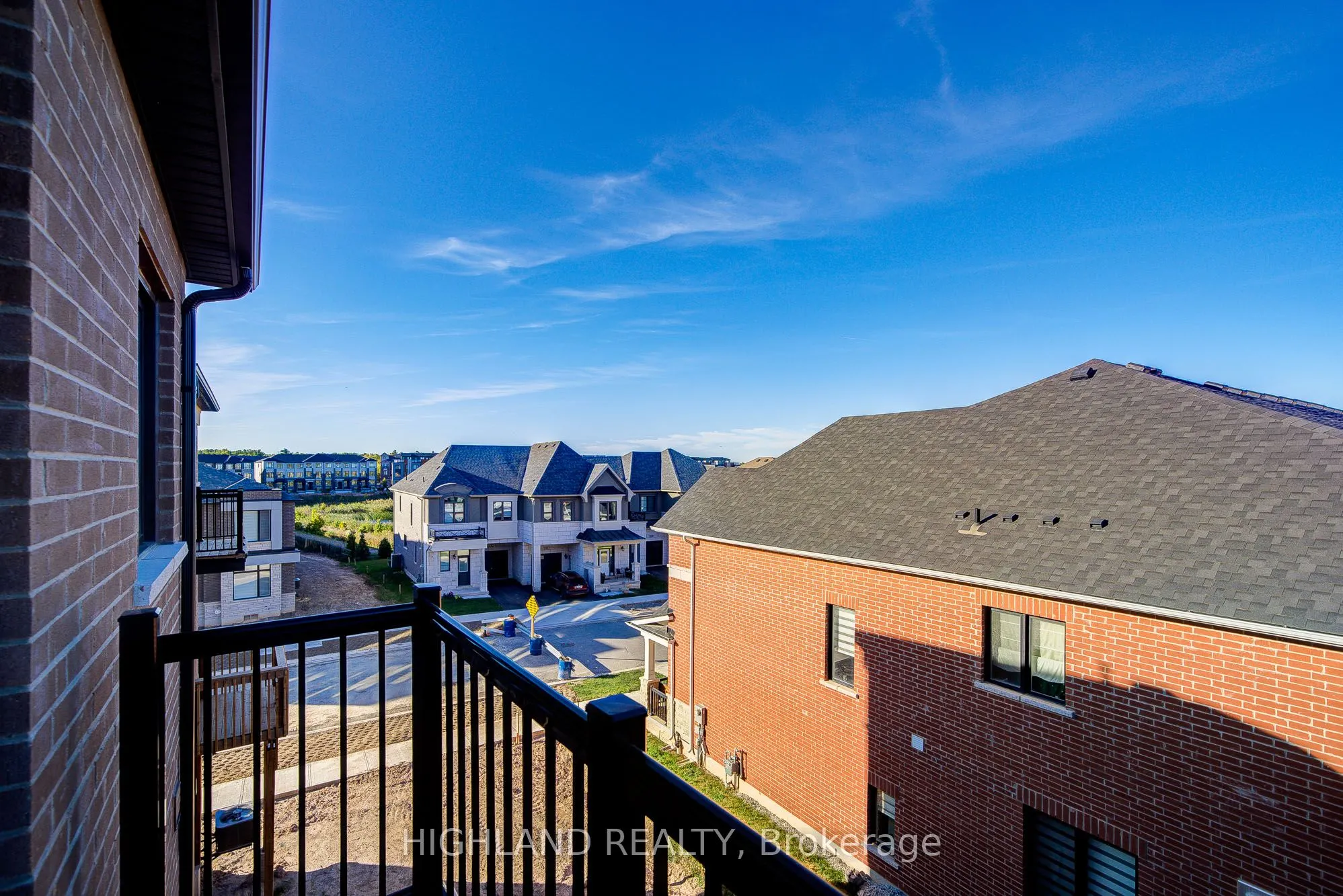1172 Dartmouth Crescent