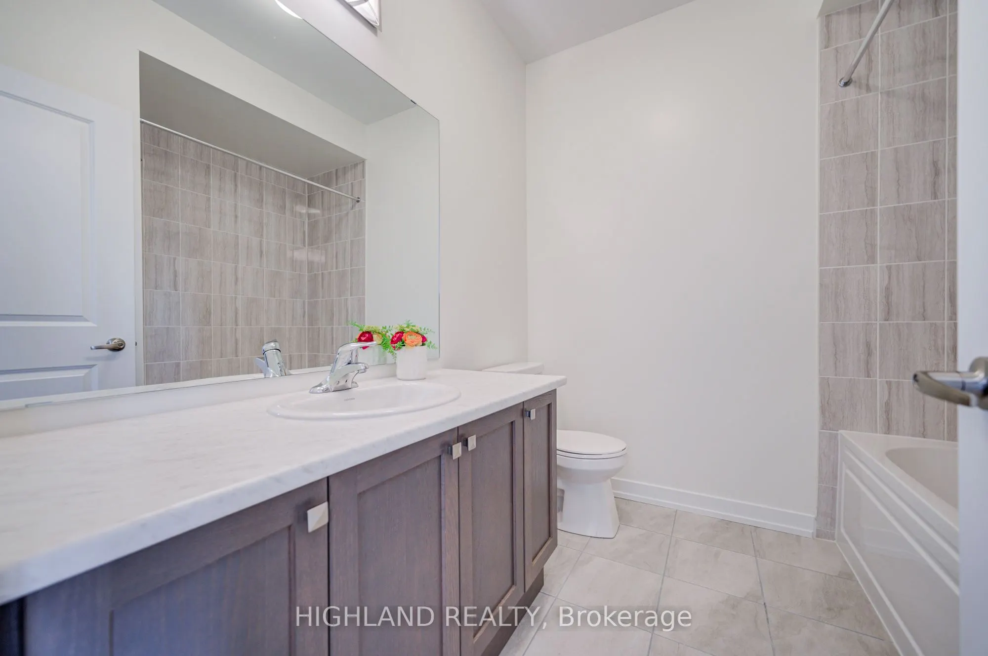 1172 Dartmouth Crescent