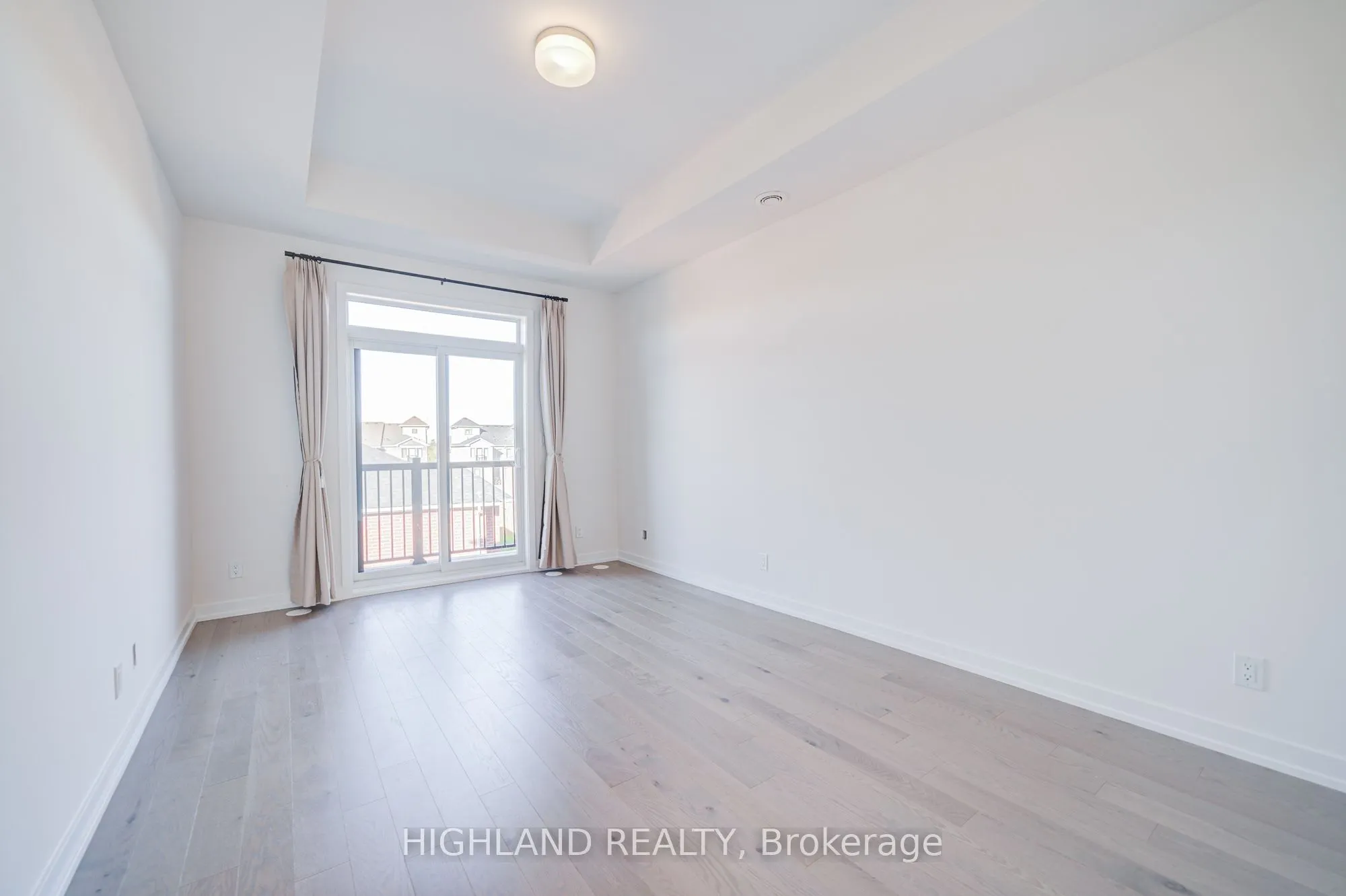 1172 Dartmouth Crescent