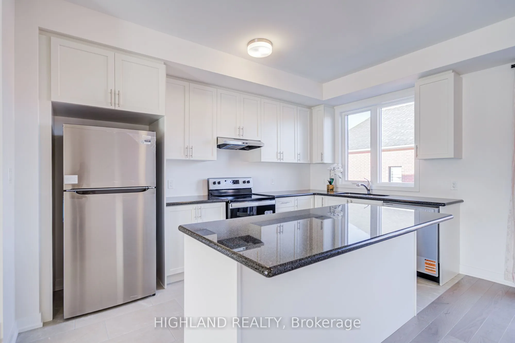 1172 Dartmouth Crescent