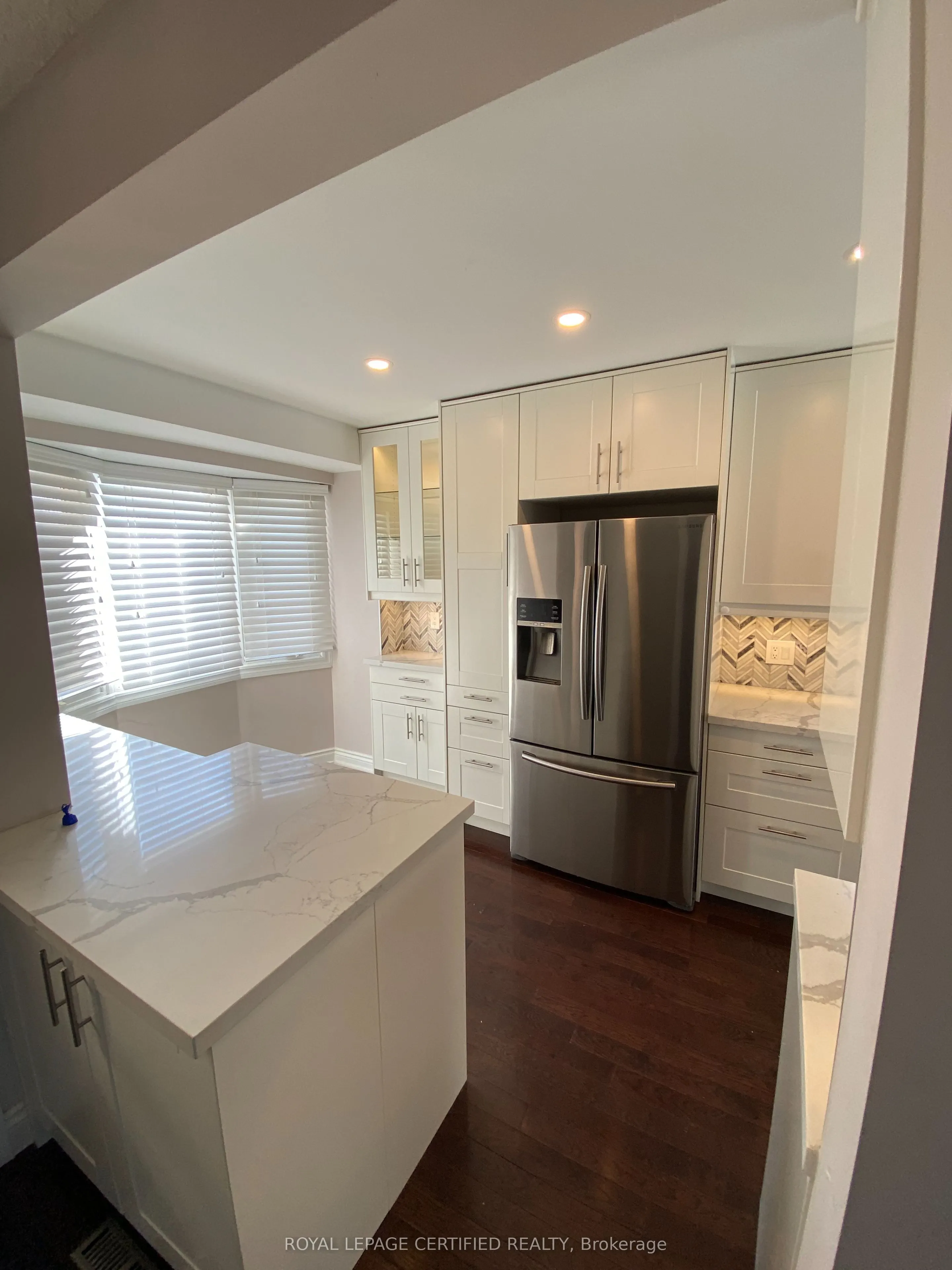 3221 Victoria Street, #Upper