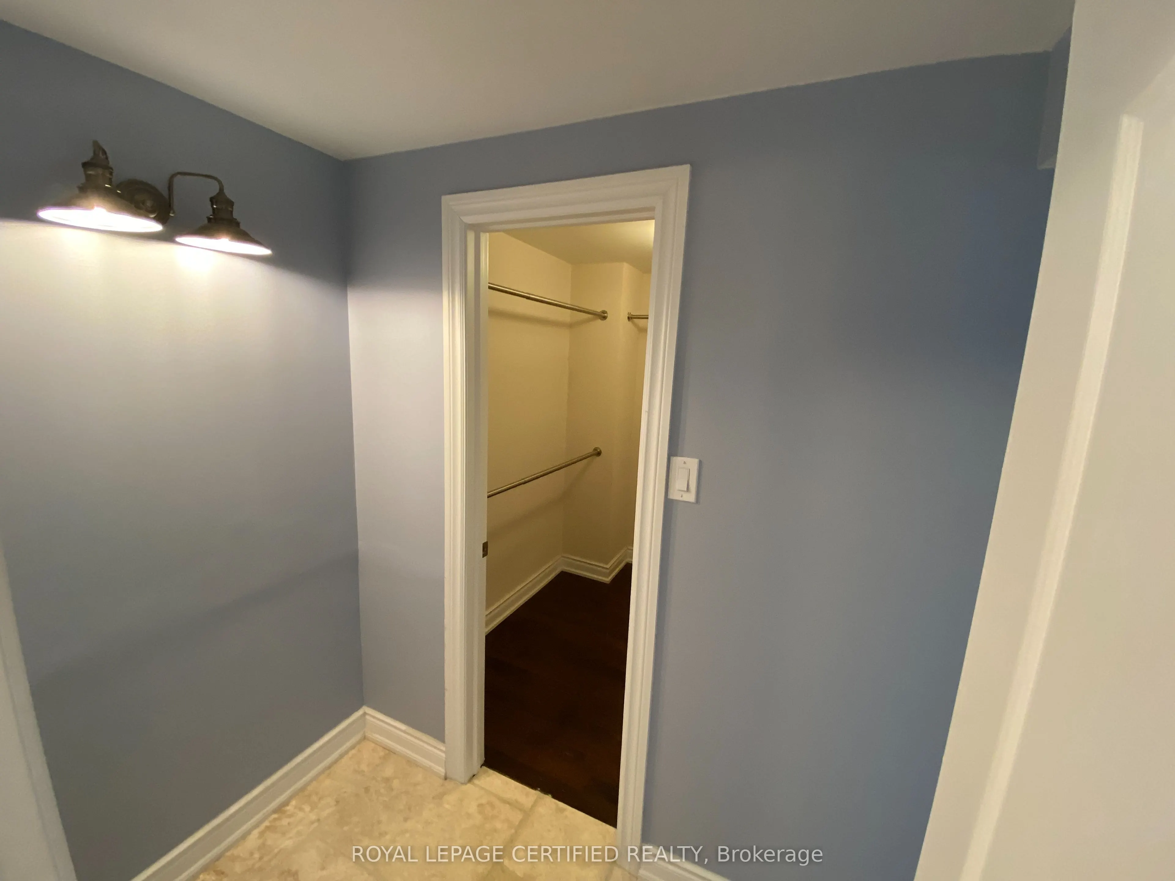 3221 Victoria Street, #Upper