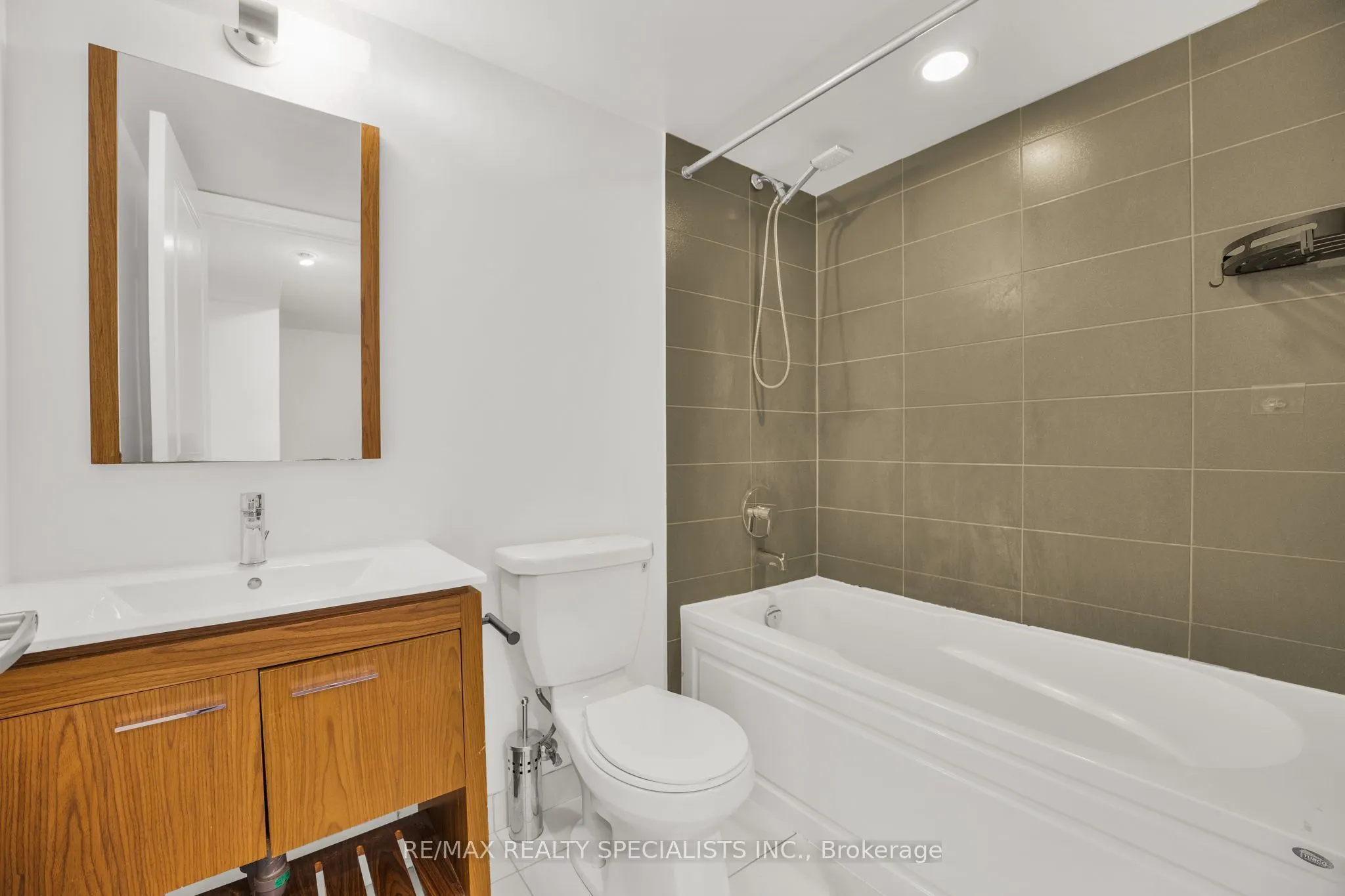 80 Esther Lorrie Drive, #1015