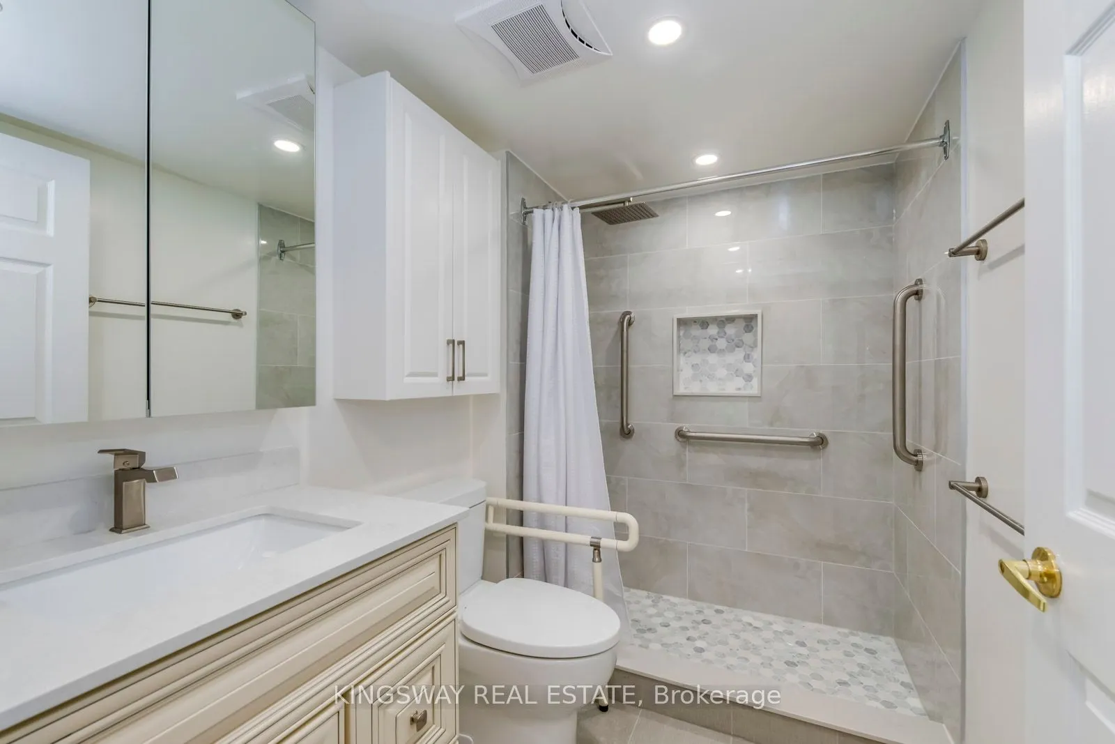 35 Kingsbridge Garden Circle, #708