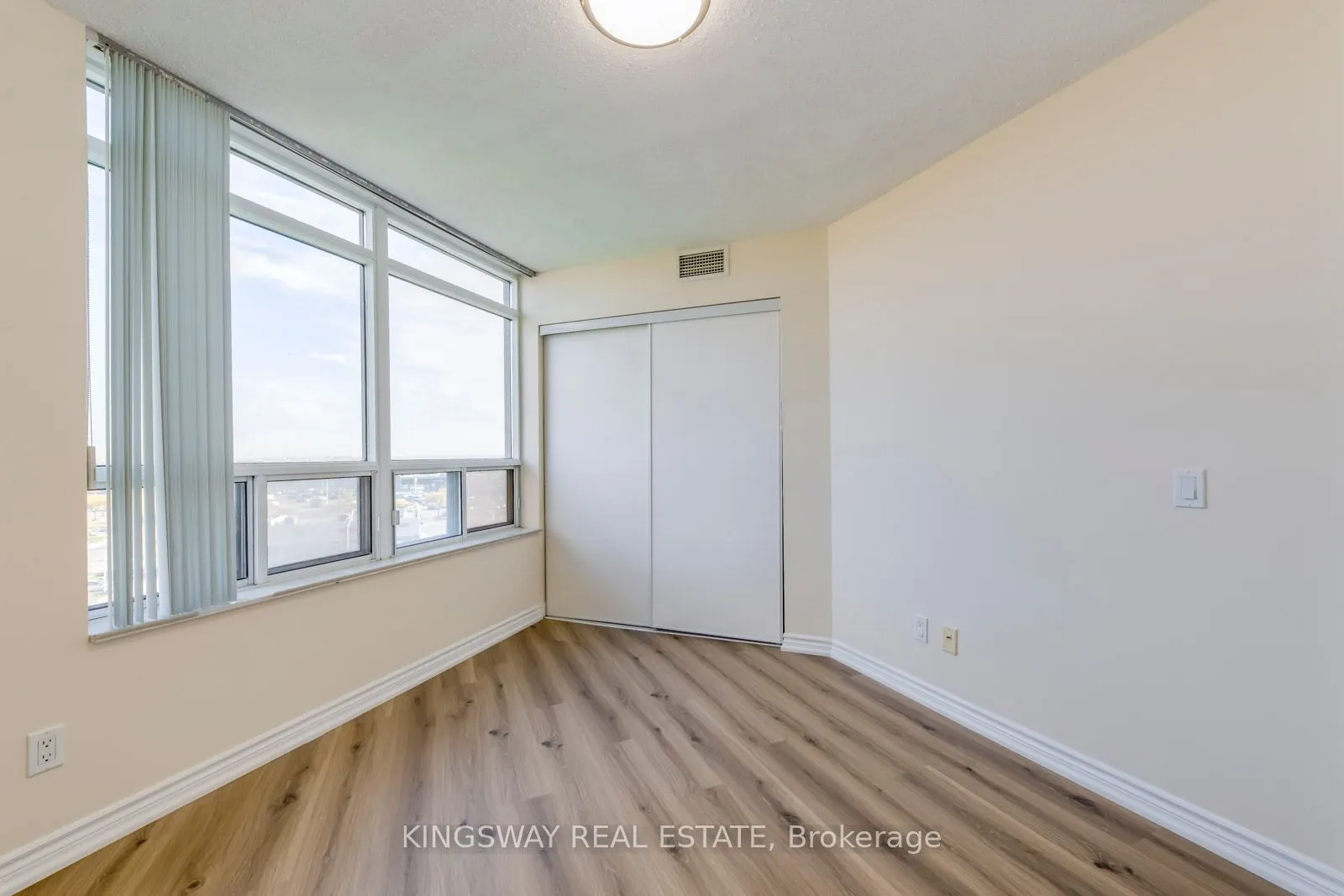 35 Kingsbridge Garden Circle, #708