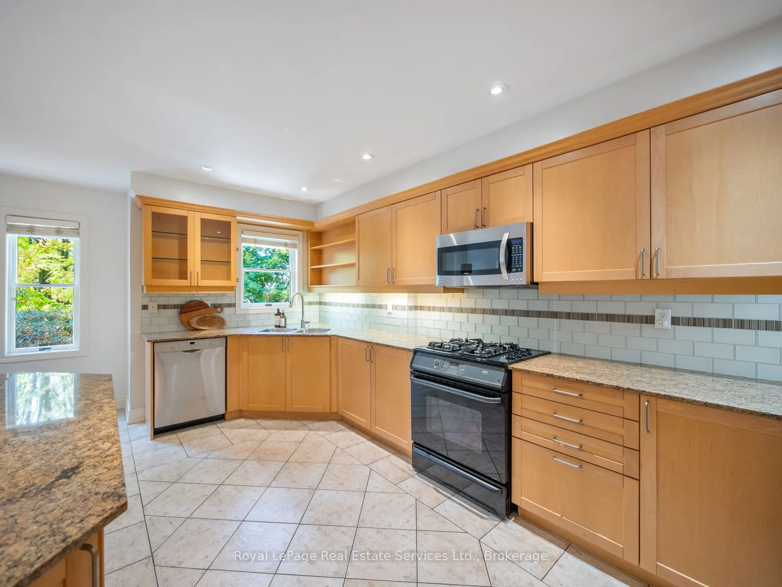 81 Brant Street