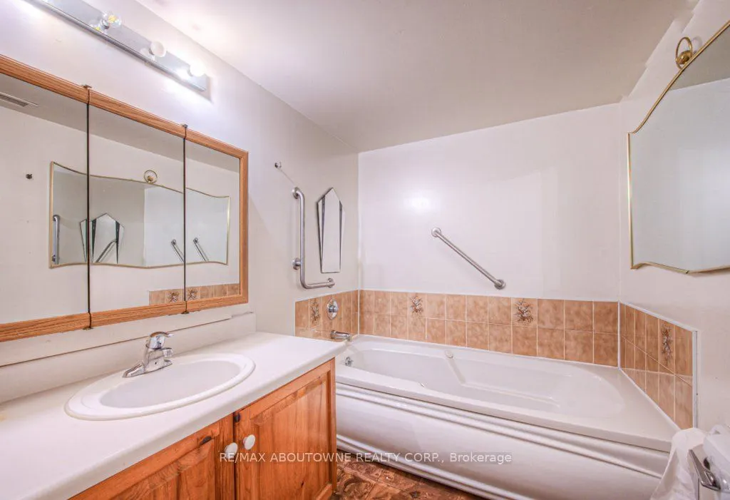 1071 Queens Avenue, #103