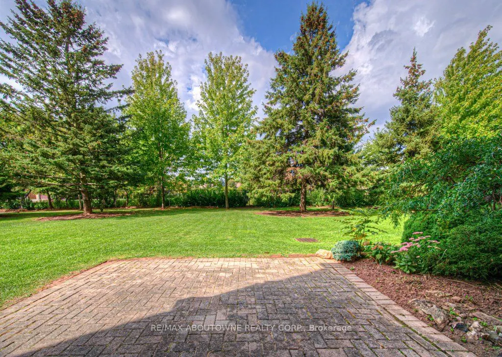 1071 Queens Avenue, #103