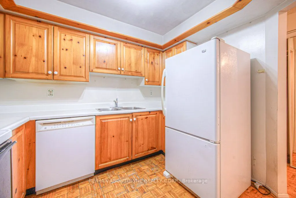 1071 Queens Avenue, #103