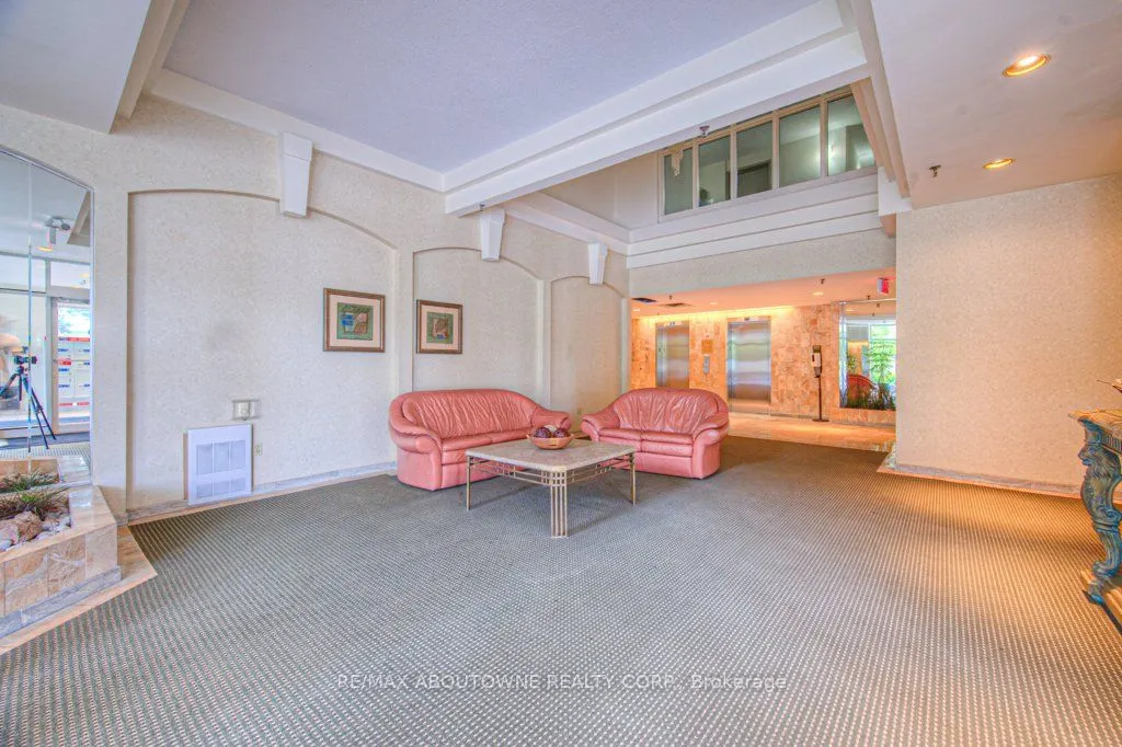 1071 Queens Avenue, #103