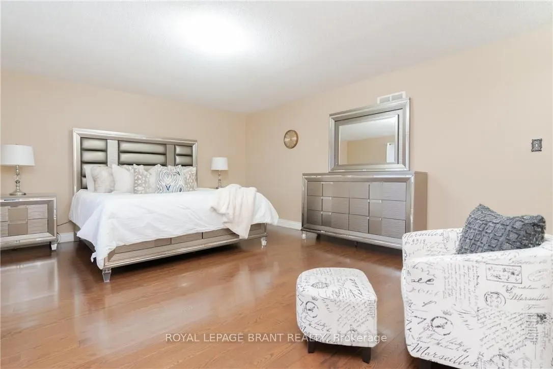 39 Huntspoint Drive