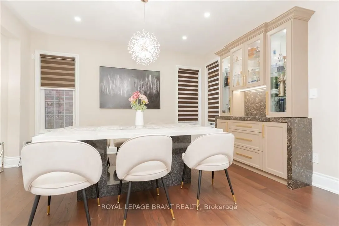 39 Huntspoint Drive
