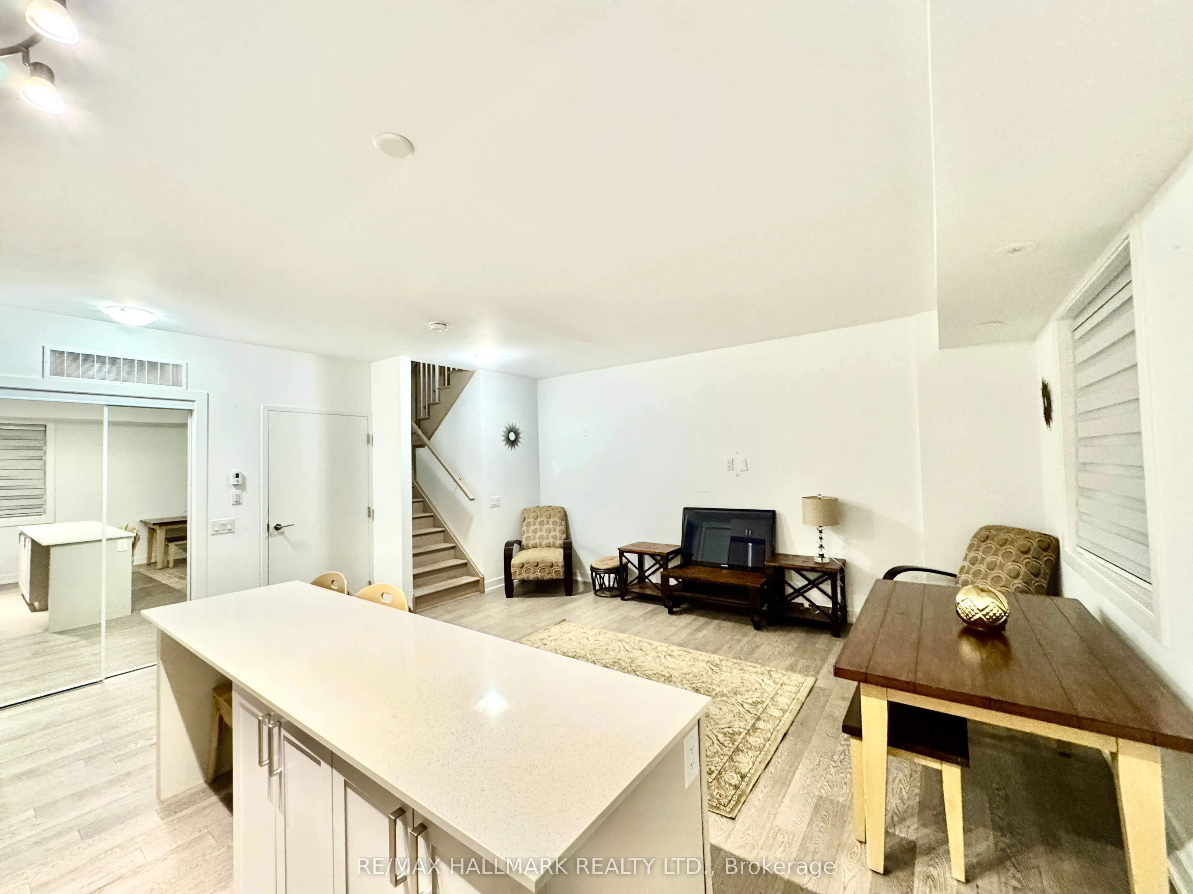 1085 Douglas Mccurdy Common, #216
