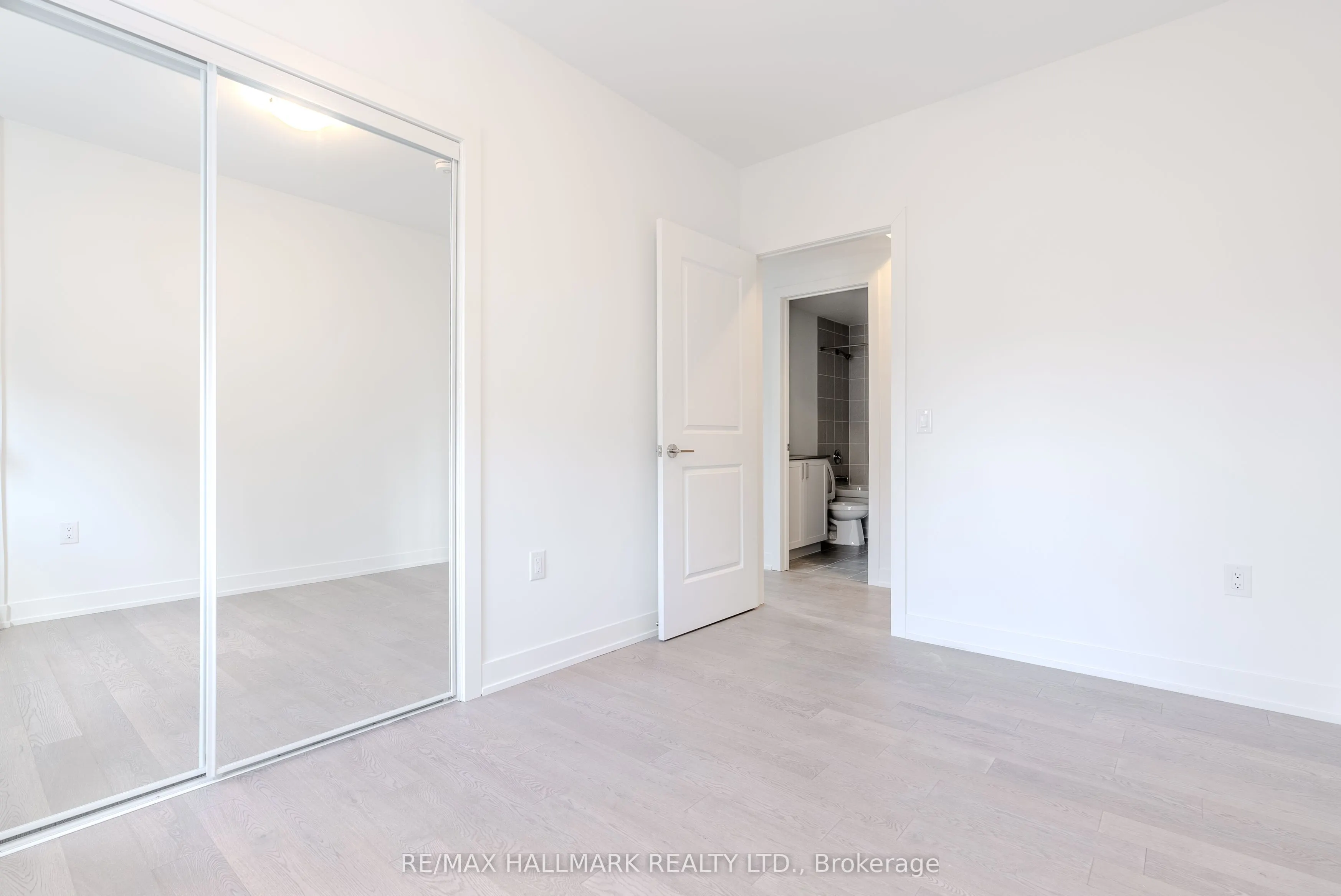 1085 Douglas Mccurdy Common, #216