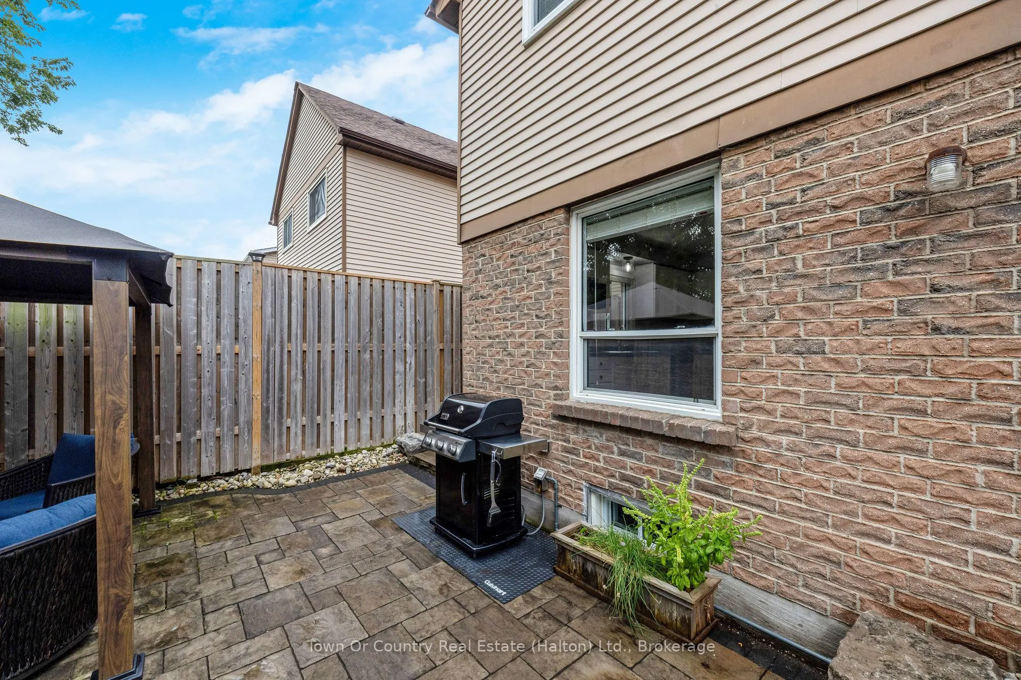 574 LAURIER Avenue