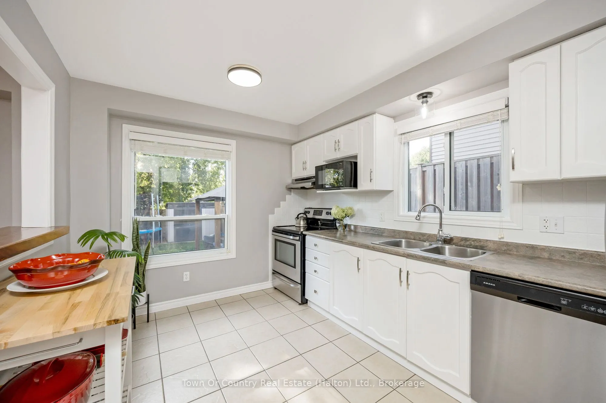 574 LAURIER Avenue