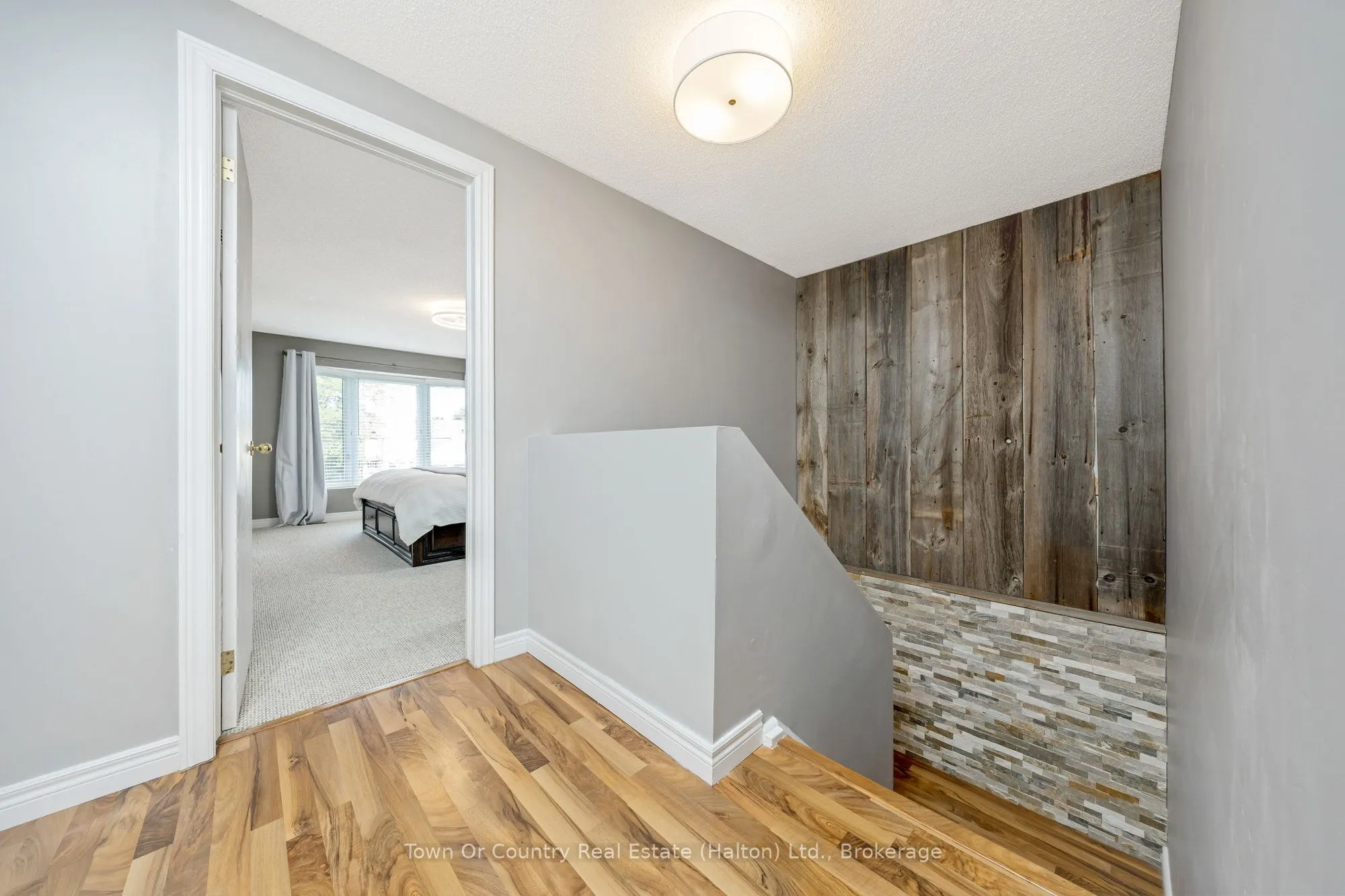 574 LAURIER Avenue