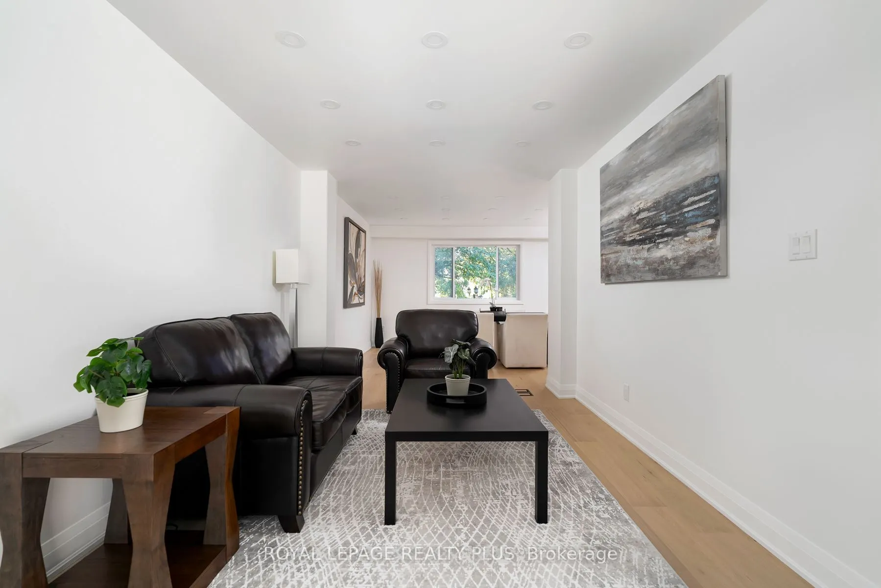 1079 Hedge Drive