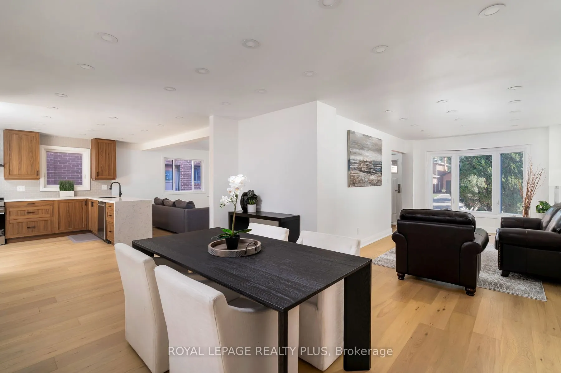 1079 Hedge Drive