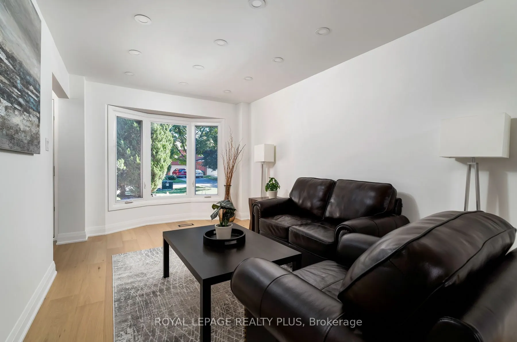 1079 Hedge Drive