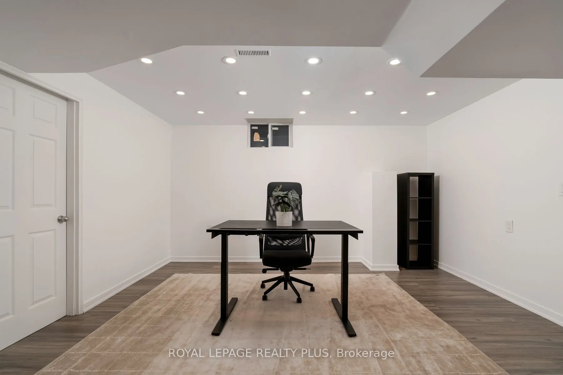 1079 Hedge Drive