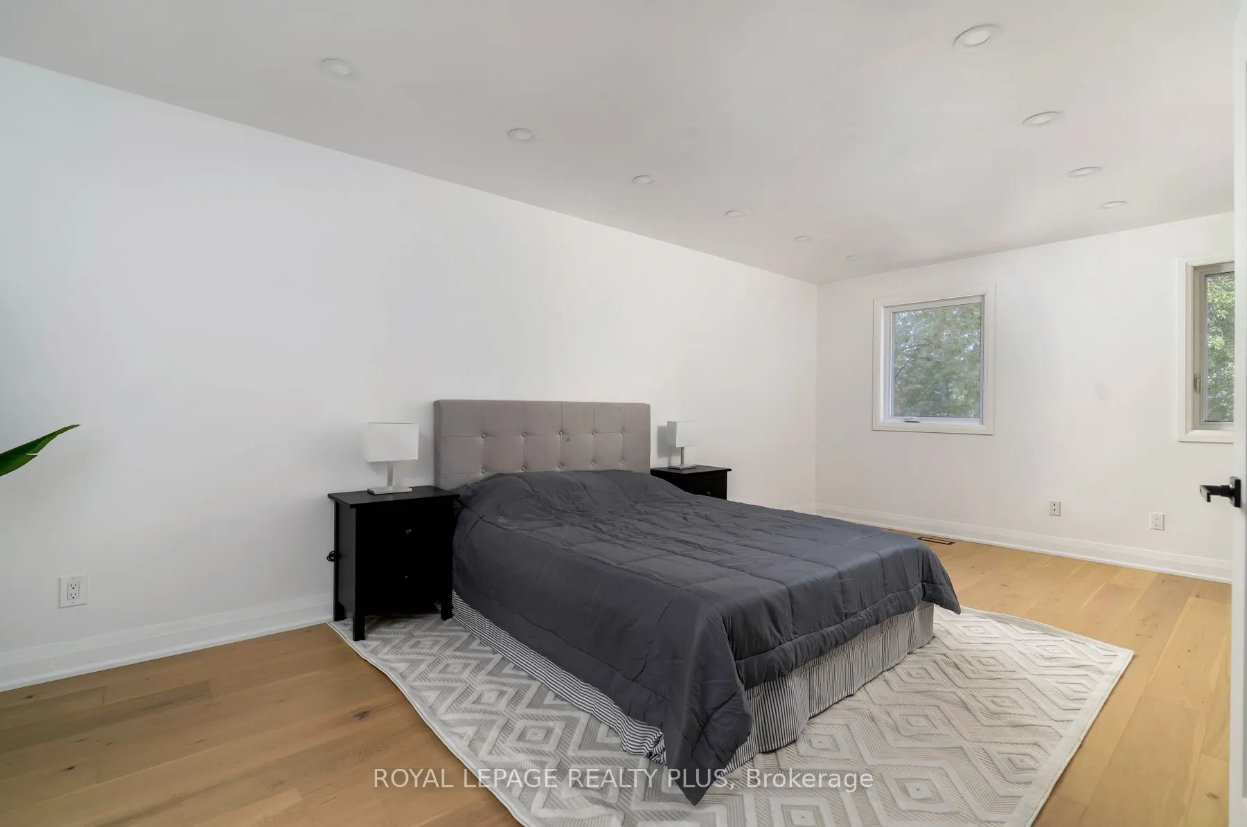 1079 Hedge Drive