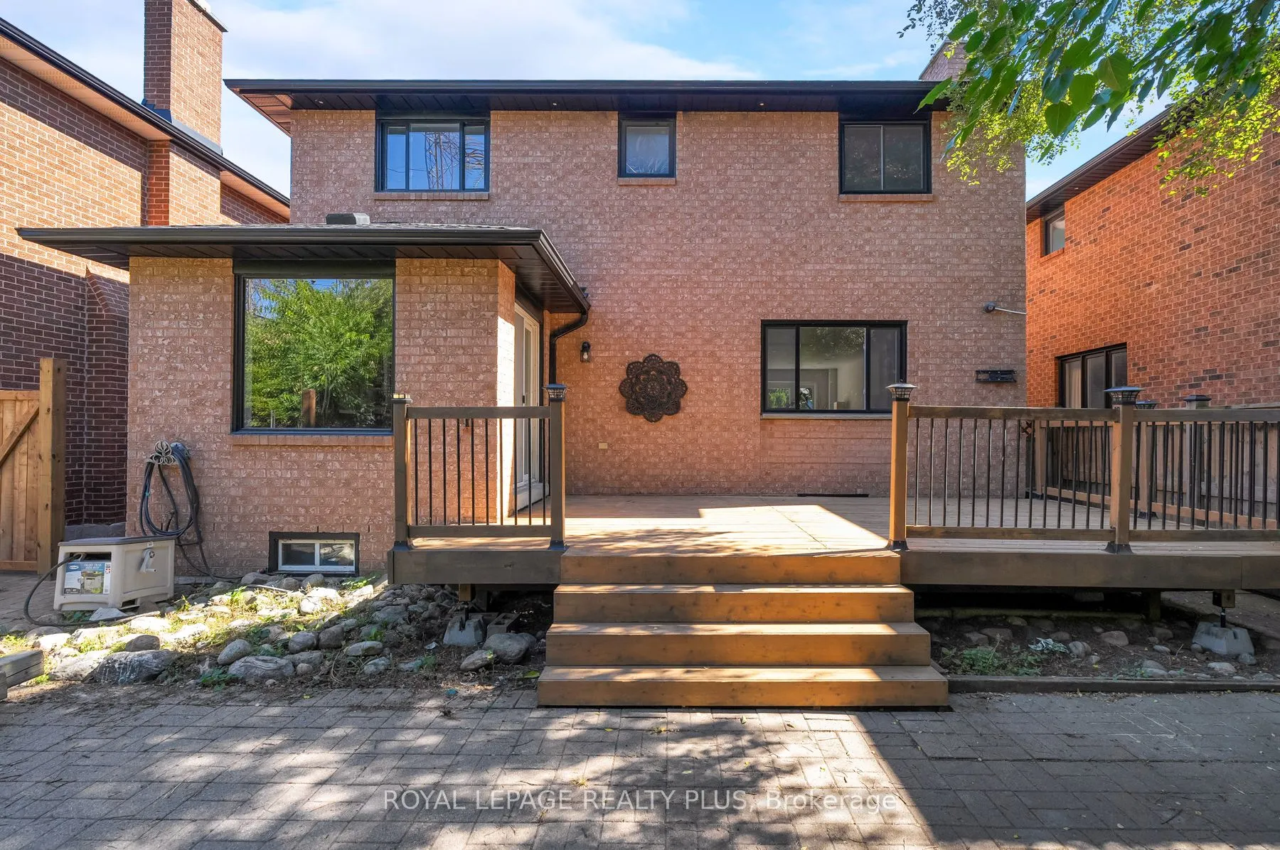 1079 Hedge Drive