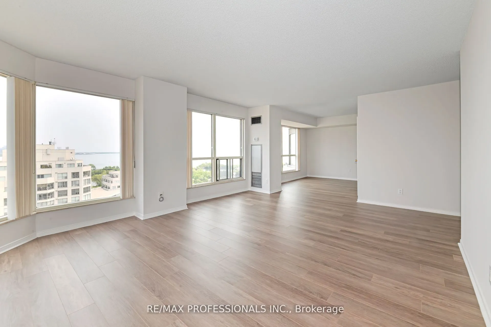 2269 Lakeshore Boulevard W, #2004