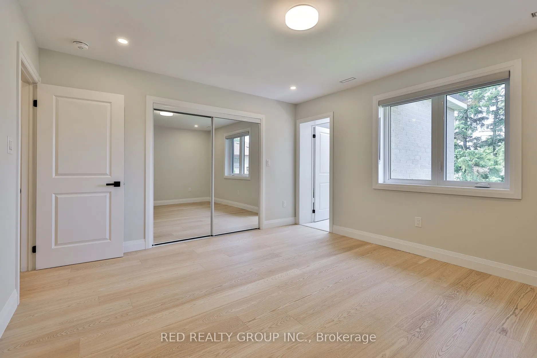 14 Calais Ave Avenue
