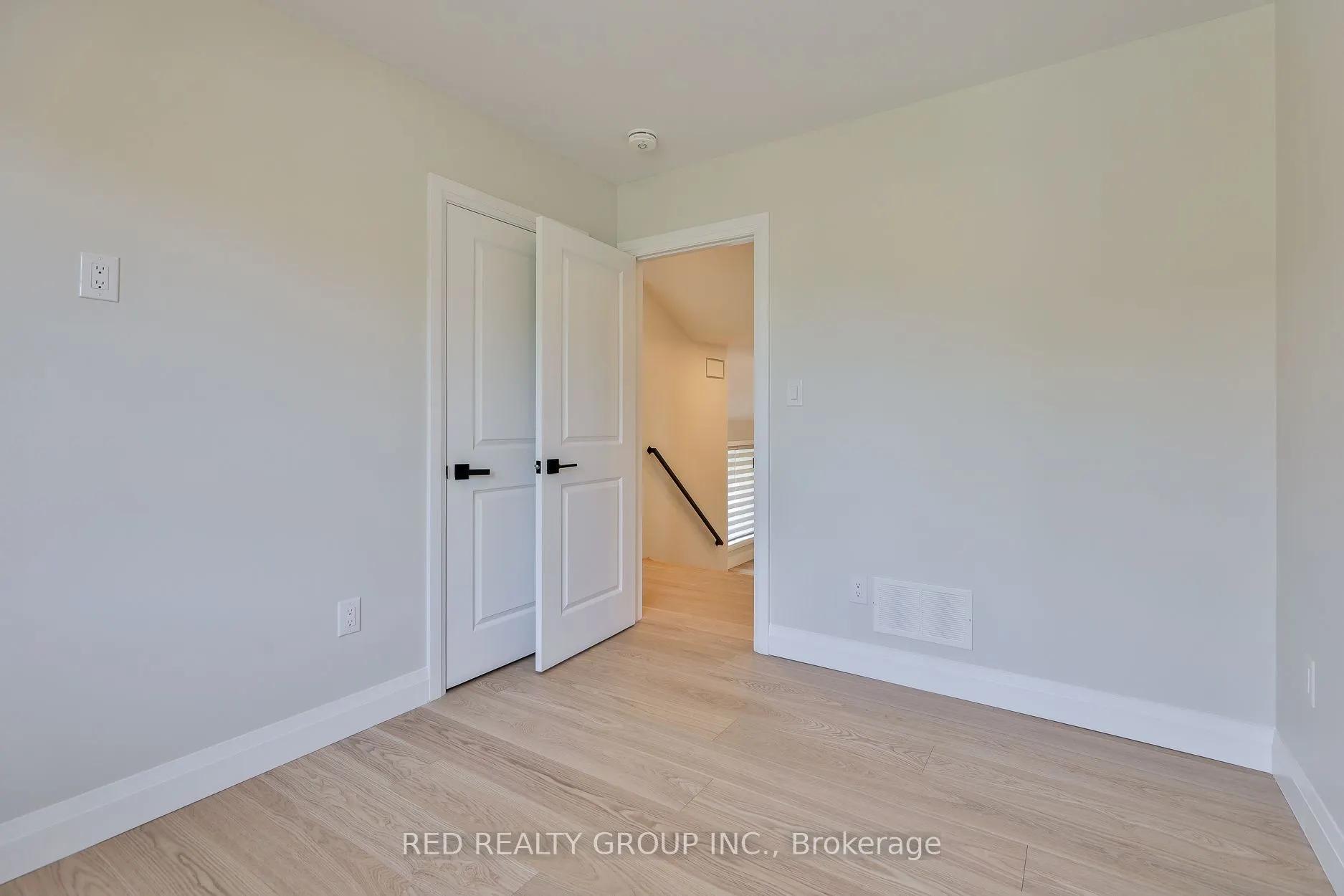 14 Calais Ave Avenue
