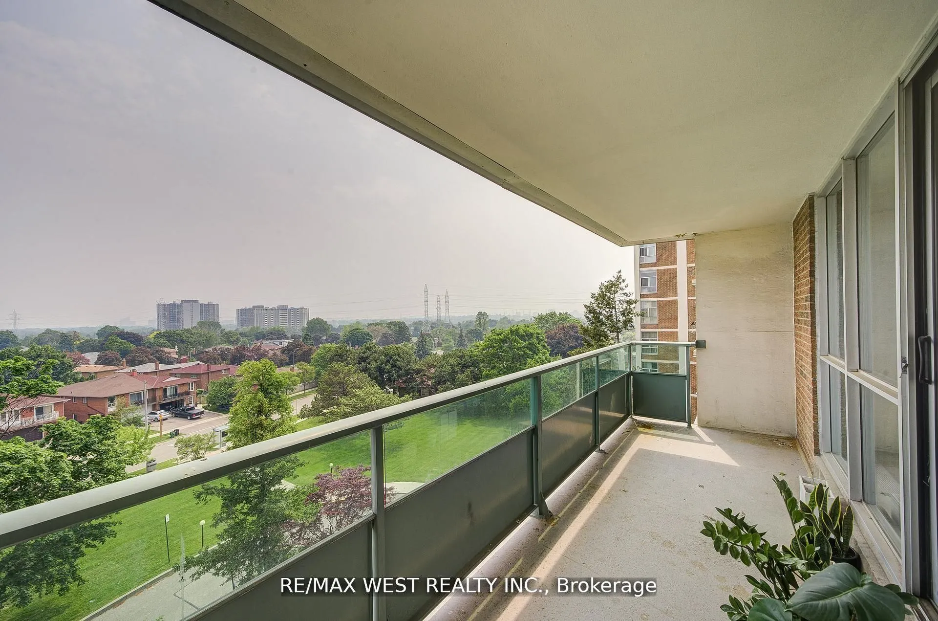 44 Longbourne Drive, #606