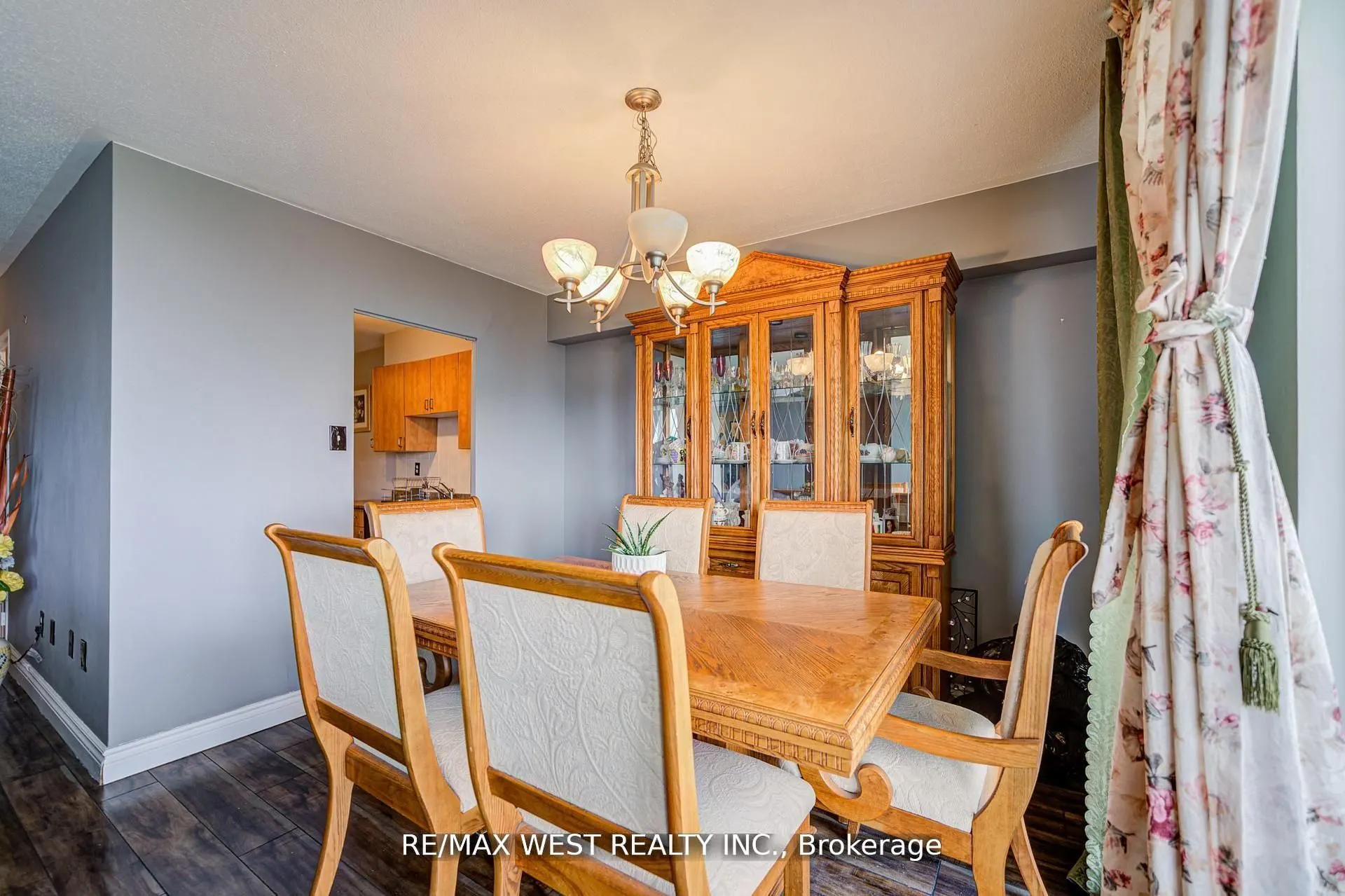44 Longbourne Drive, #606