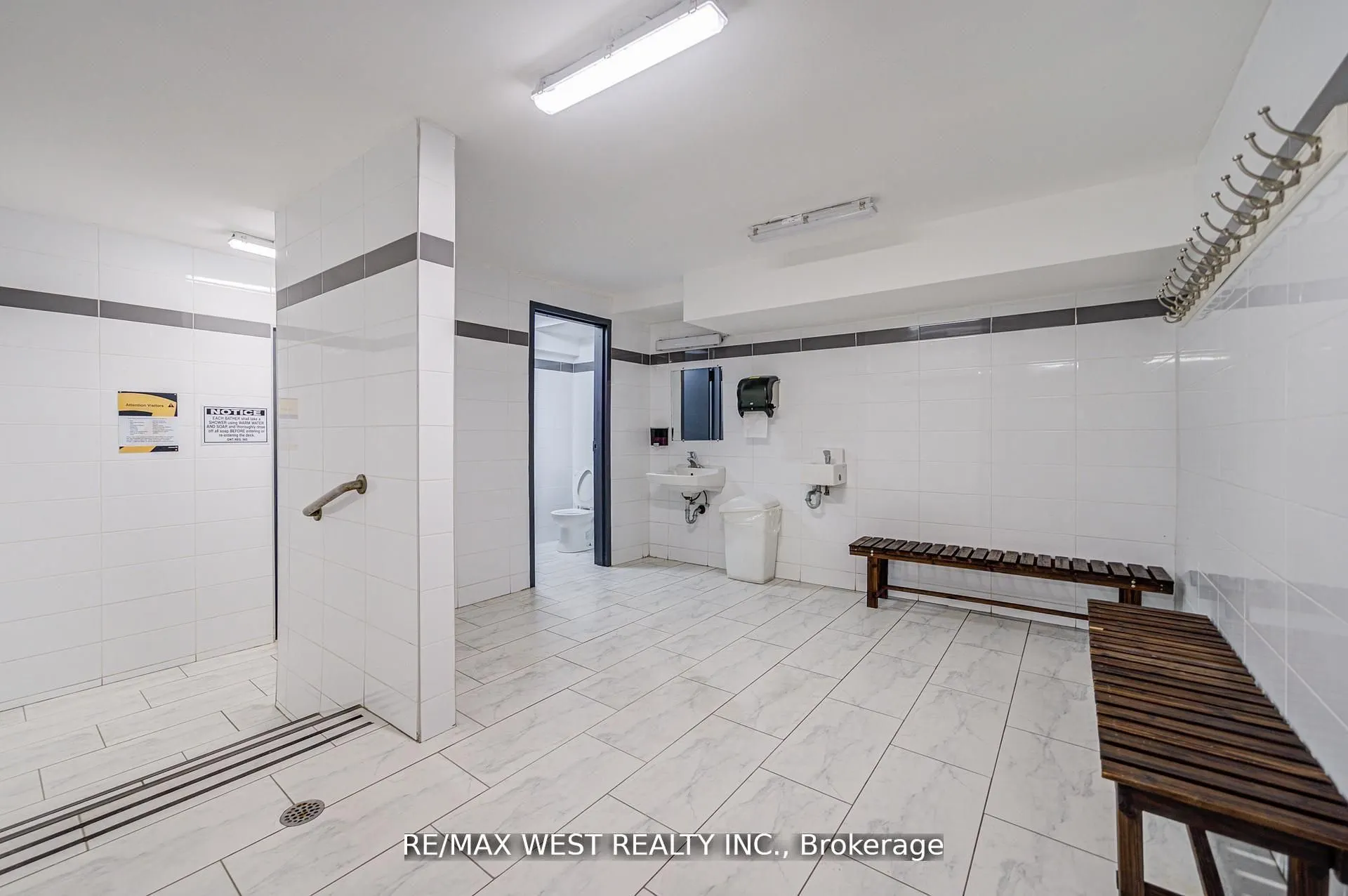 44 Longbourne Drive, #606